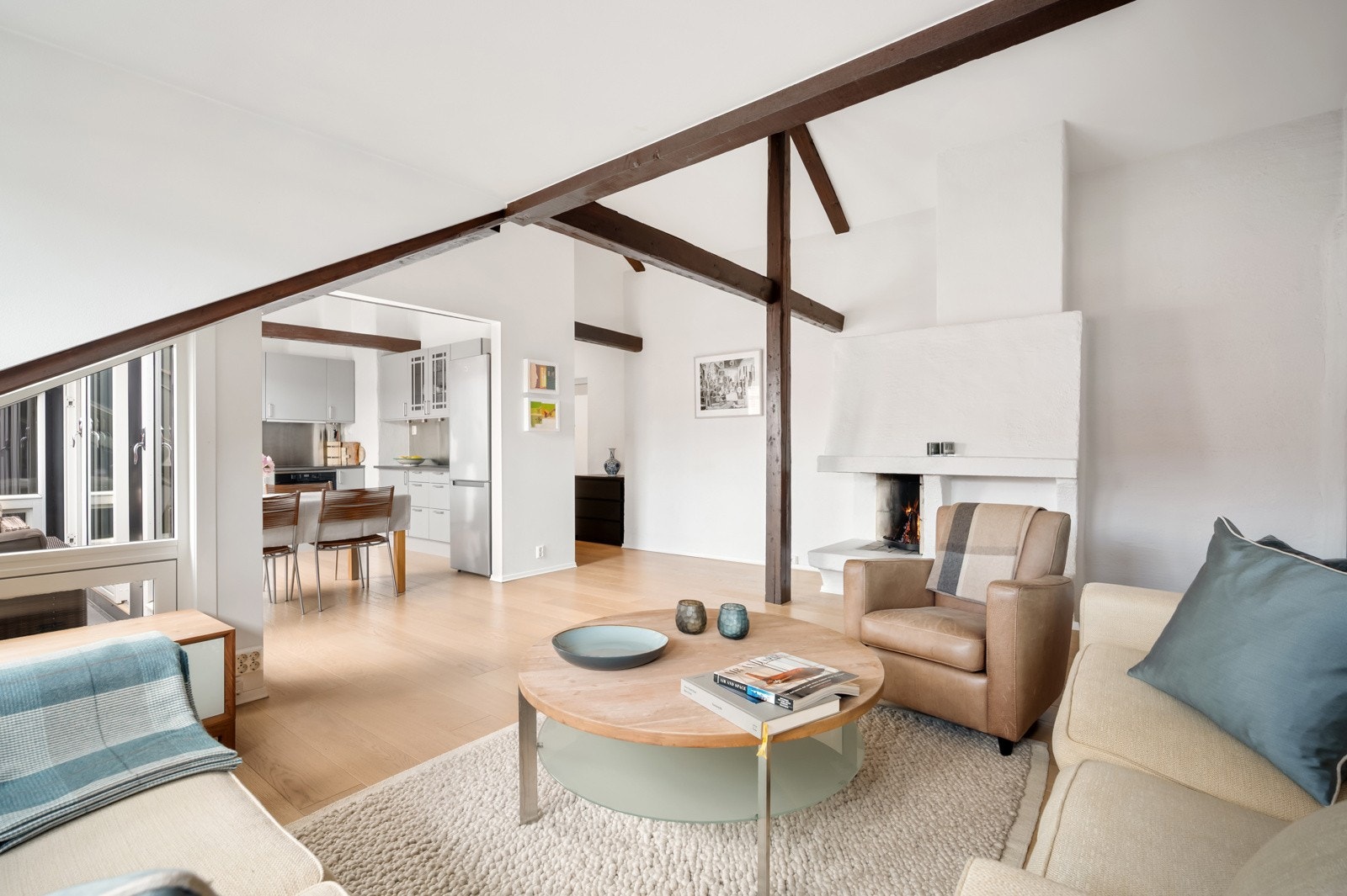 Leiligheten er orientert mot sydvest og har nydelig naturlig dagslys. Galleribilde