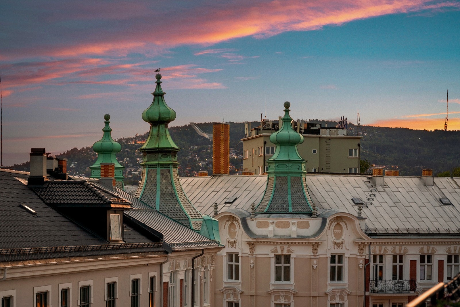 Nydelig utsikt over vakker arkitektur og mot Holmenkollen i vest. Galleribilde