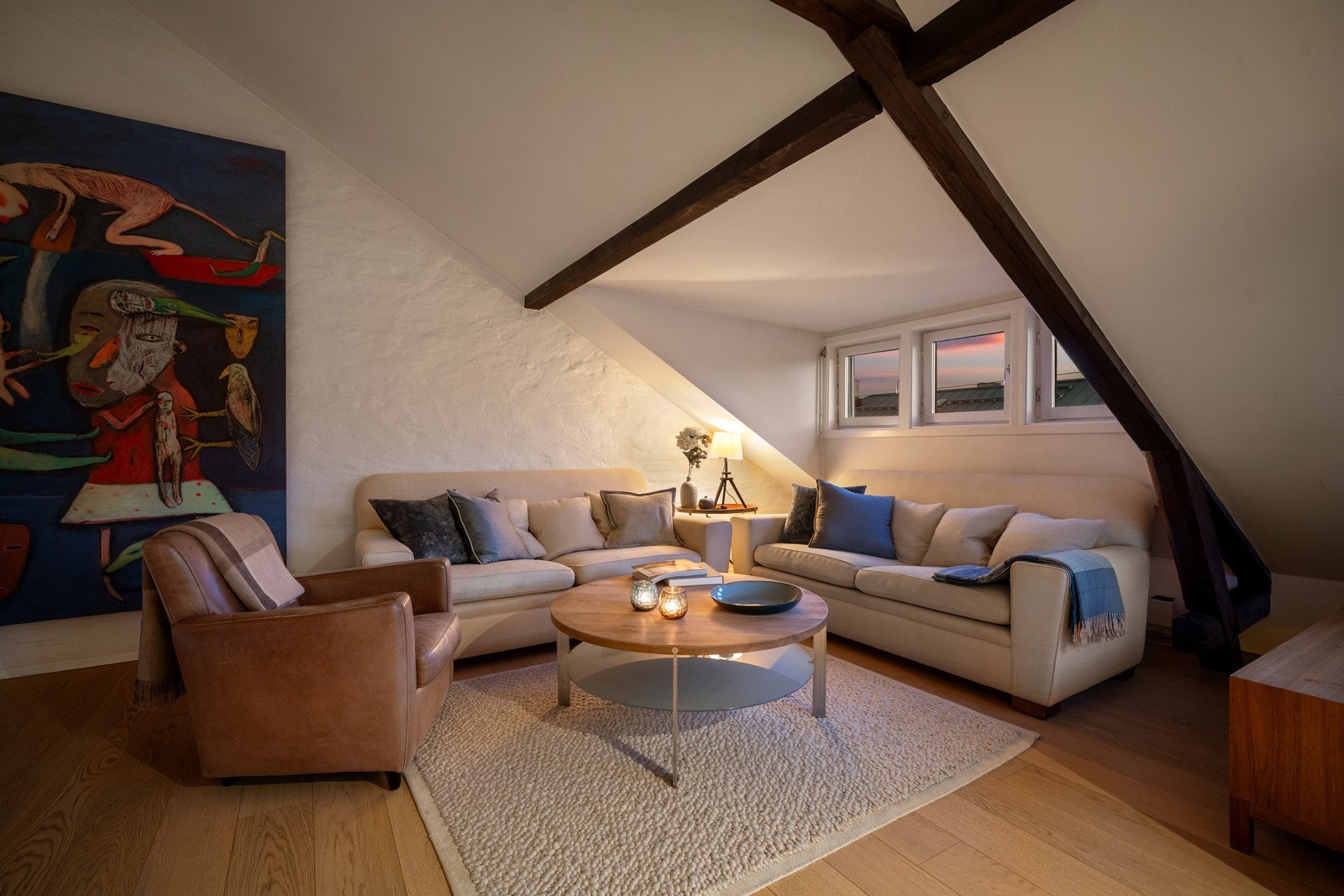 Vertikale vindusflater for rikelig lysinnslipp og ingen gjenboere. Galleribilde