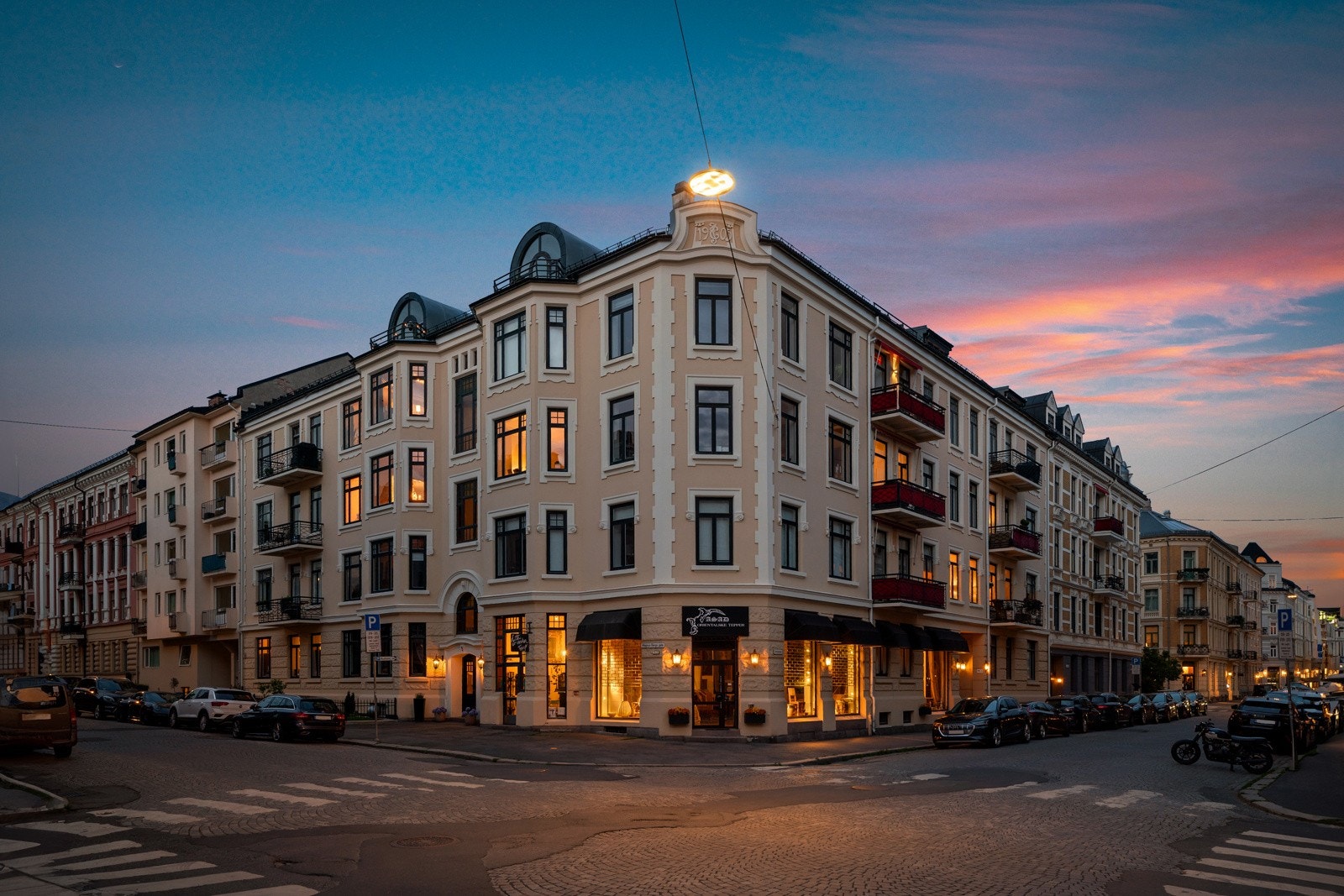 Sameiet består av 21 boligseksjoner og 2 næringsseksjoner - Meget veldrevent sameie. Galleribilde