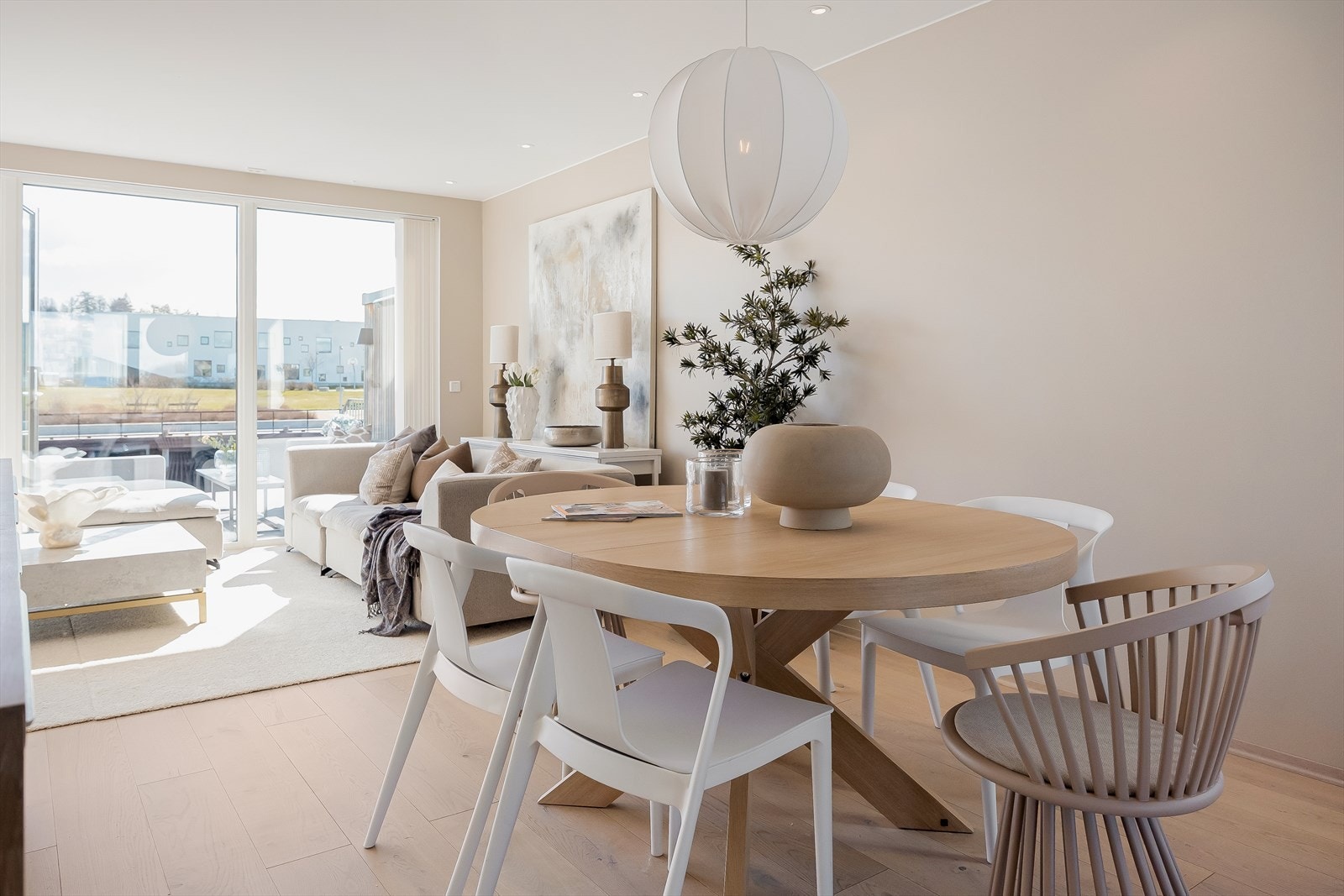 Oppholdssonen på hovedplan er på ca. 50m² og har gode møbleringsmuligheter. Galleribilde