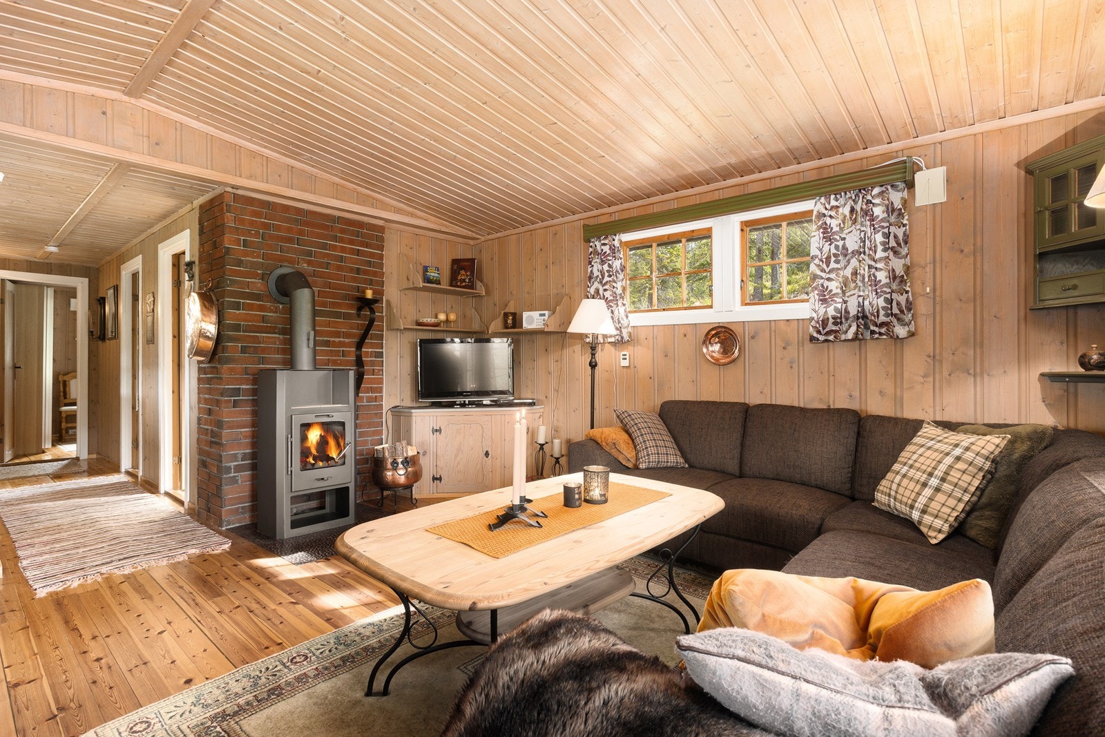 Et innbydende allrom hvor familie og venner kan samles. Galleribilde