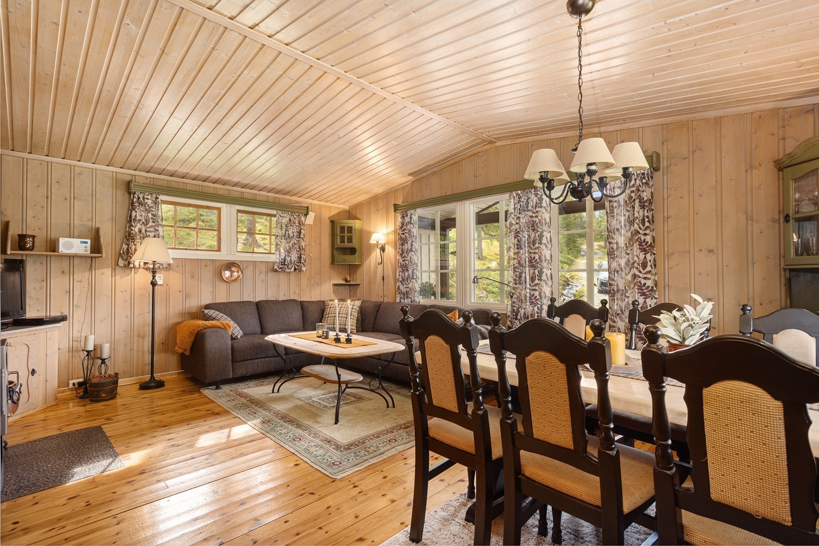 Lys og luftig med vinduer som gir flott utsikt og godt lysinnslipp. Galleribilde