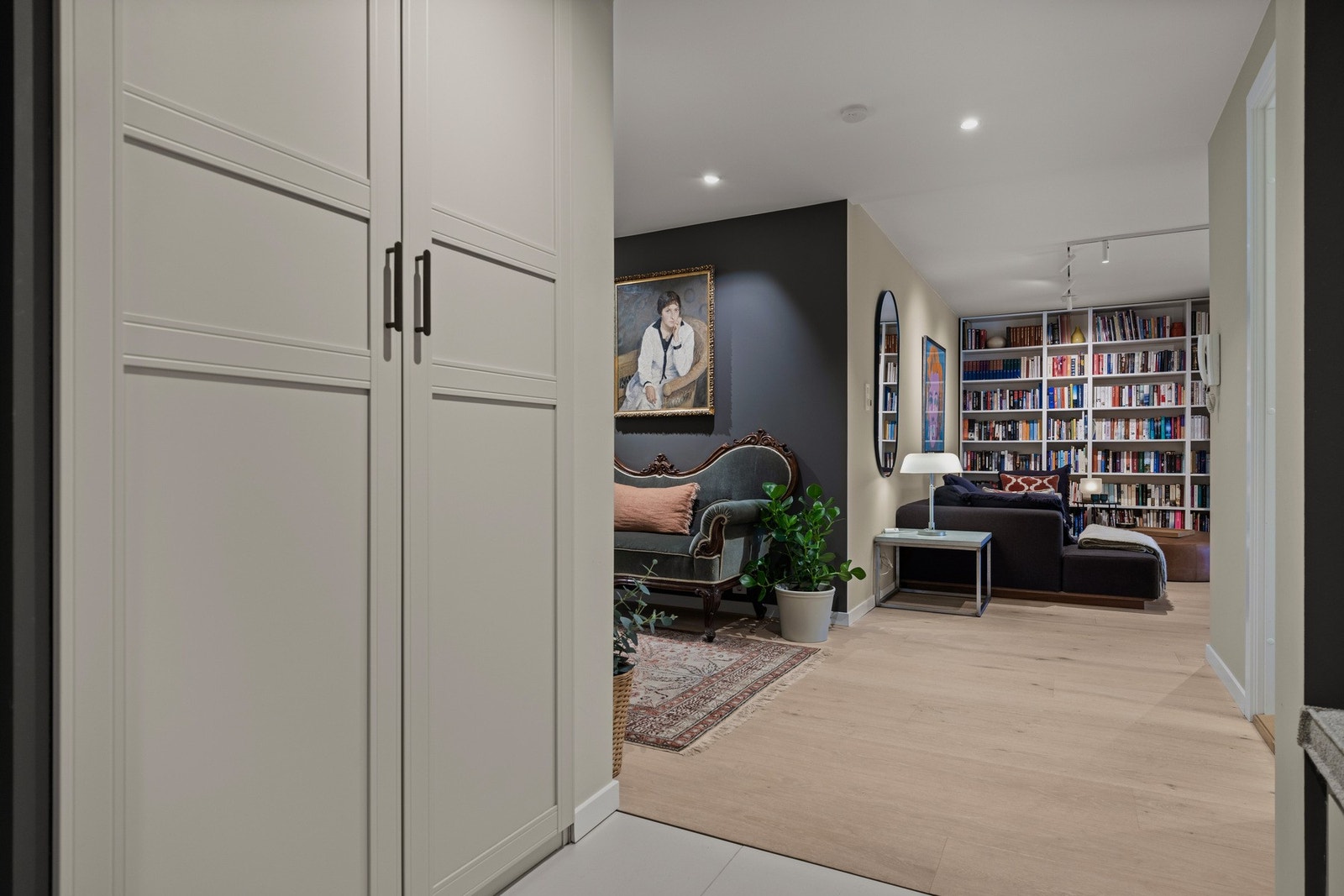 Eksklusiv, totaloppusset leilighet med gjennomførte og skreddersydde løsninger. Galleribilde