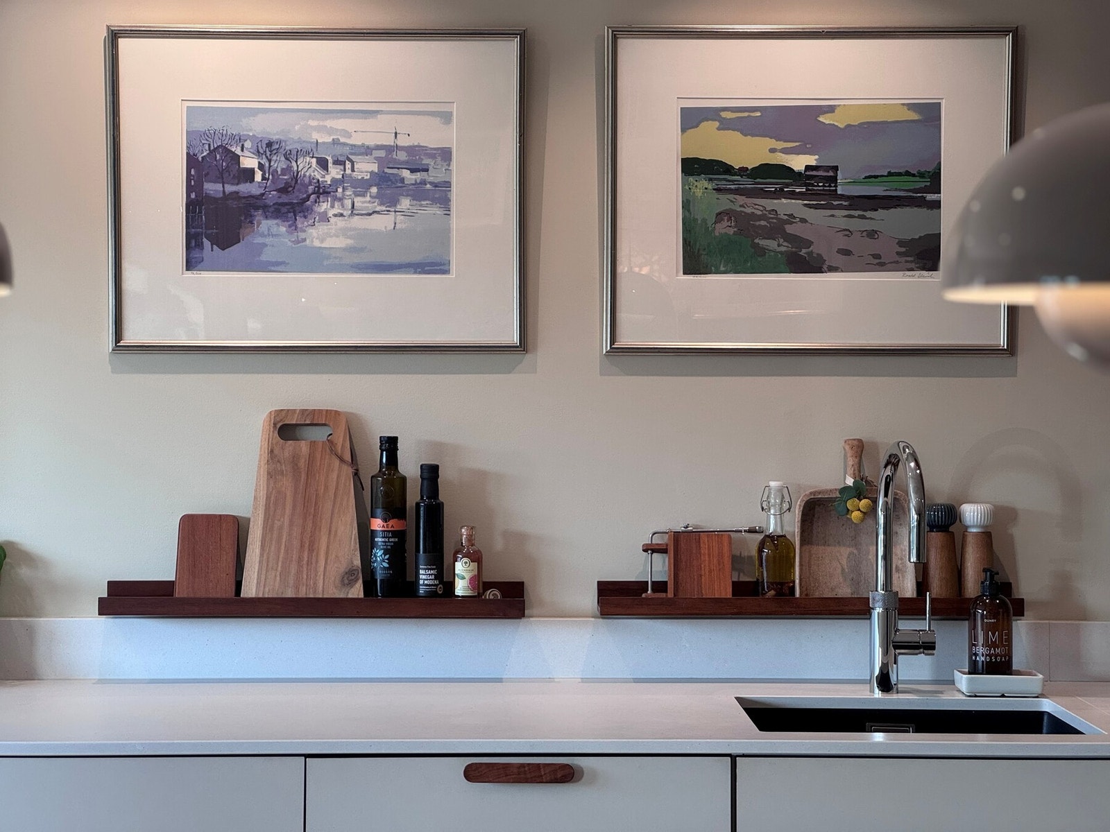 Plejd app-styring med blant annet mulighet for automatisk innstilling av lyset for kos og hygge eller arbeidslys når det trengs. Galleribilde