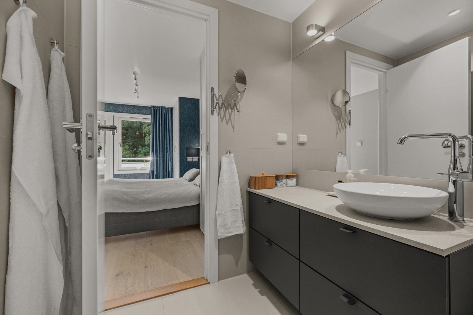 Fra hovedsoverommet er det adkomst til badet Galleribilde