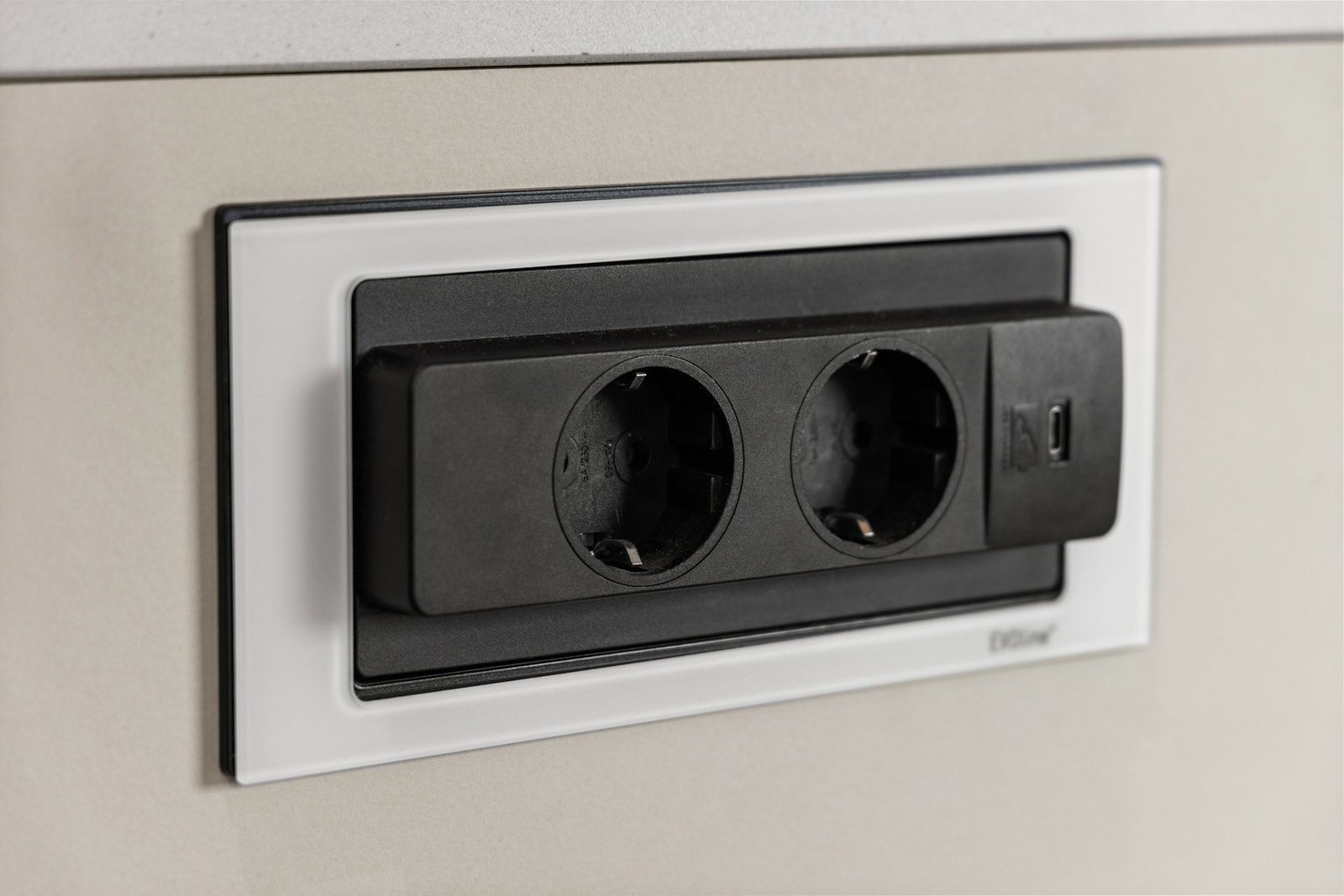 Evoline Backflip 2-way - 1x USB C Galleribilde