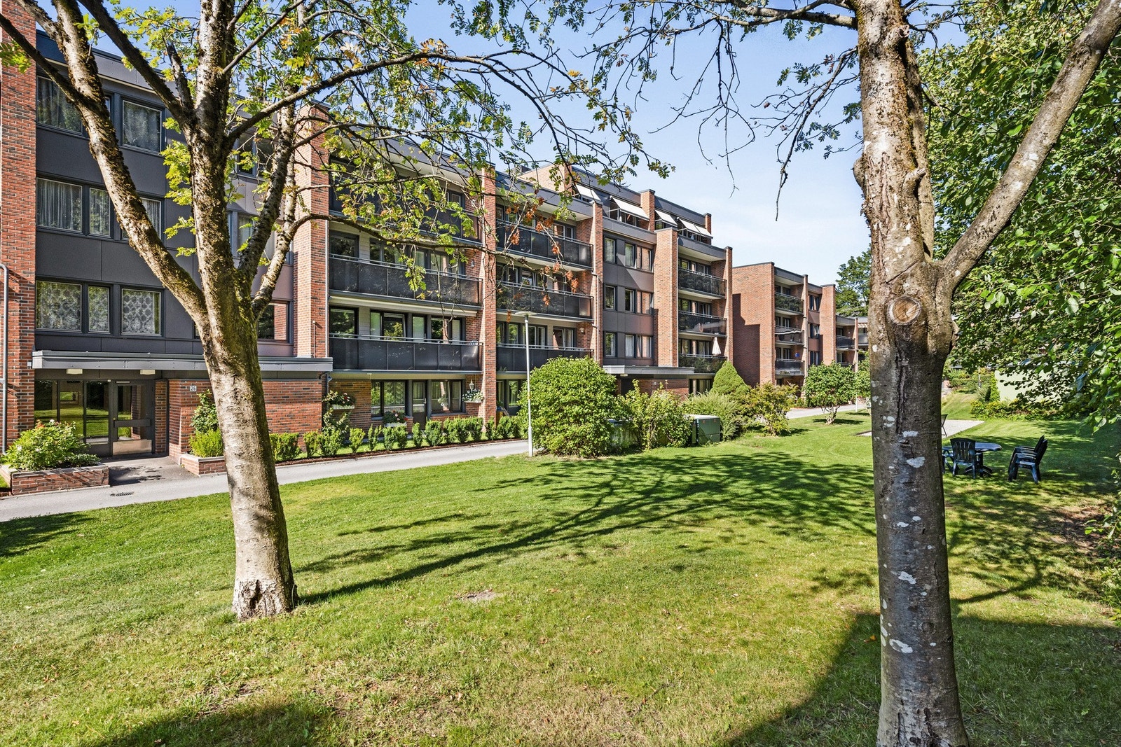 Fantastiske fellesområder. Her kan venner, naboer og familie samles på varme sommerdager. Galleribilde