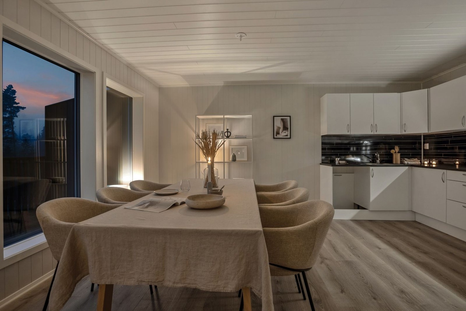 En ubebodd, ny tomannsbolig som byr på familievennlige løsninger. Galleribilde