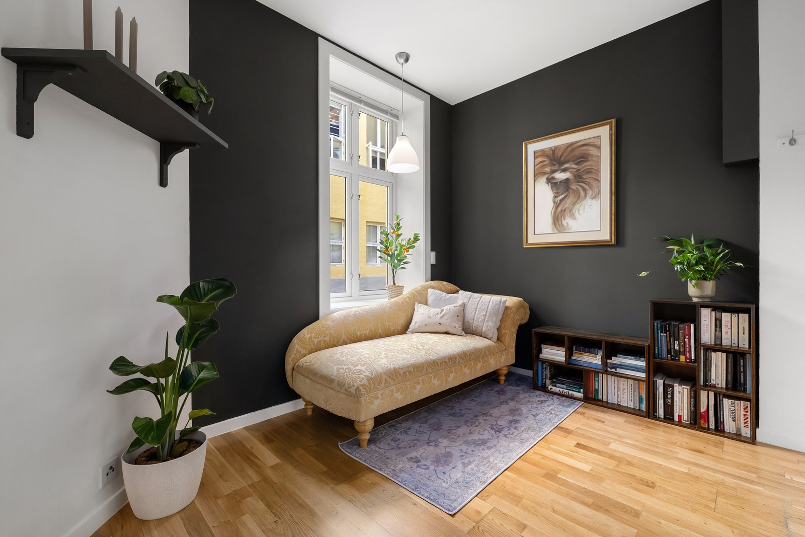 Stuen gir rom for både sofa og tilhørende tv-seksjon Galleribilde