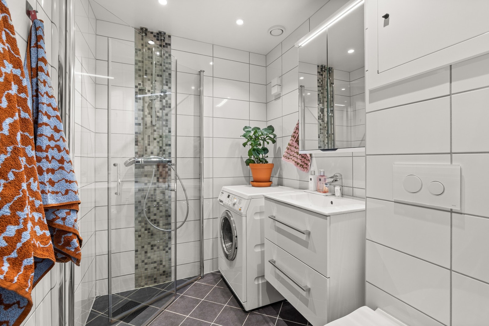 Baderom oppusset i regi av borettslaget i 2020. Galleribilde