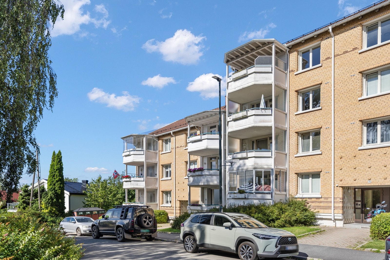 Borettslaget består av 335 leiligheter fordelt på 15 boligblokker. Galleribilde