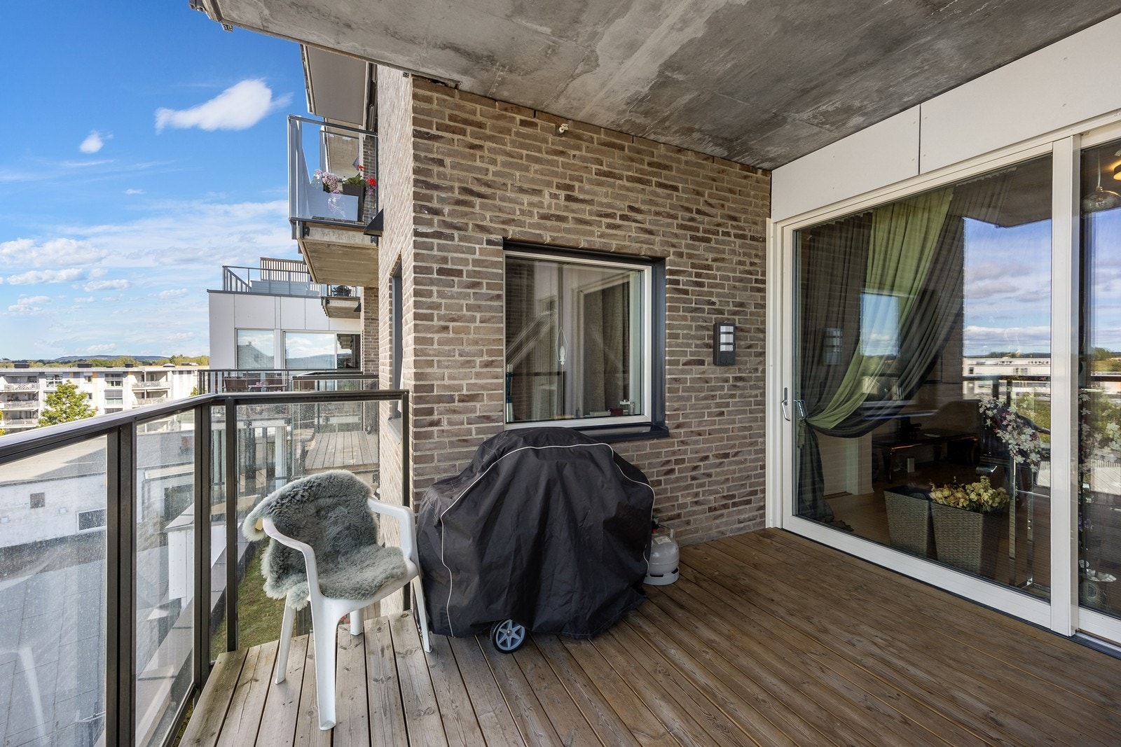 En stor og moderne 3-roms midt i hjertet av Årnes. Galleribilde