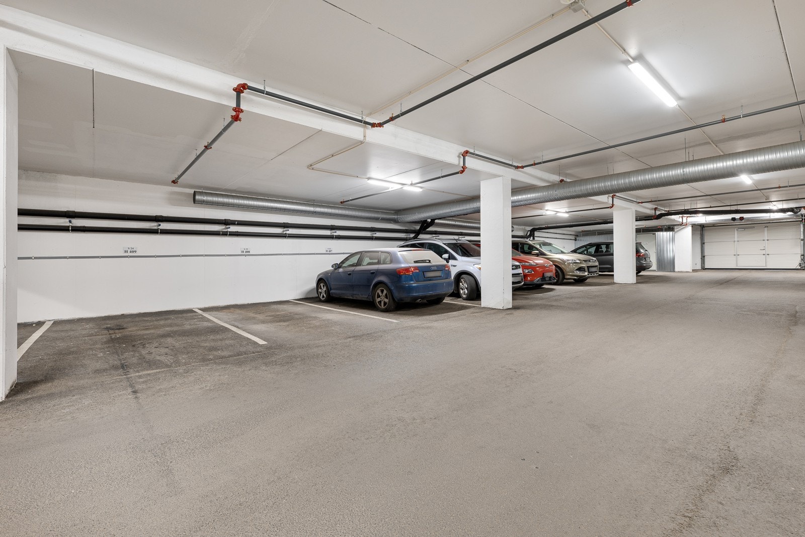 Det medfølger parkeringsplass i den felles garasjekjelleren. Galleribilde