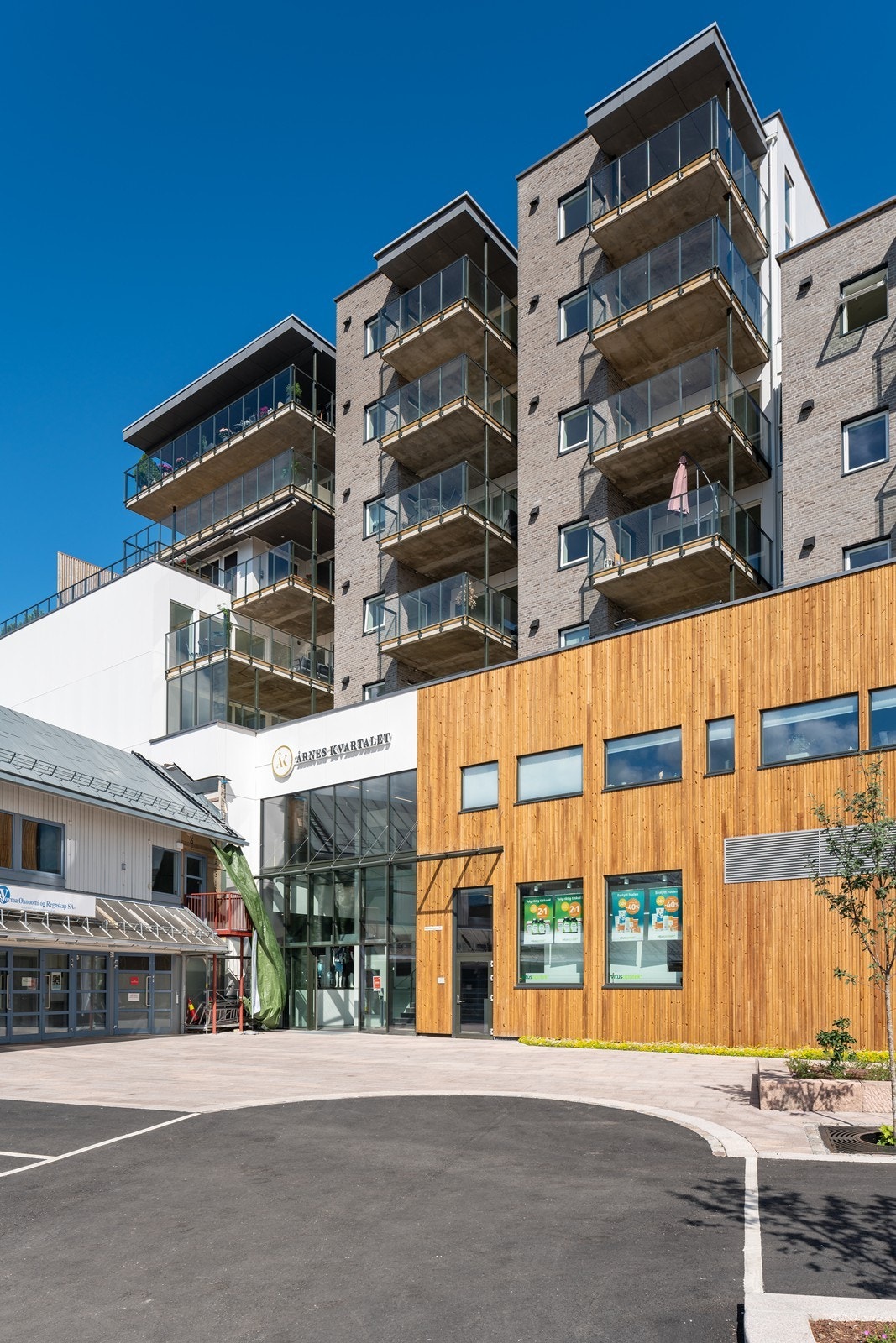 Leiligheten ligger i det populære Årneskvartalet - midt i sentrum av Årnes. Galleribilde