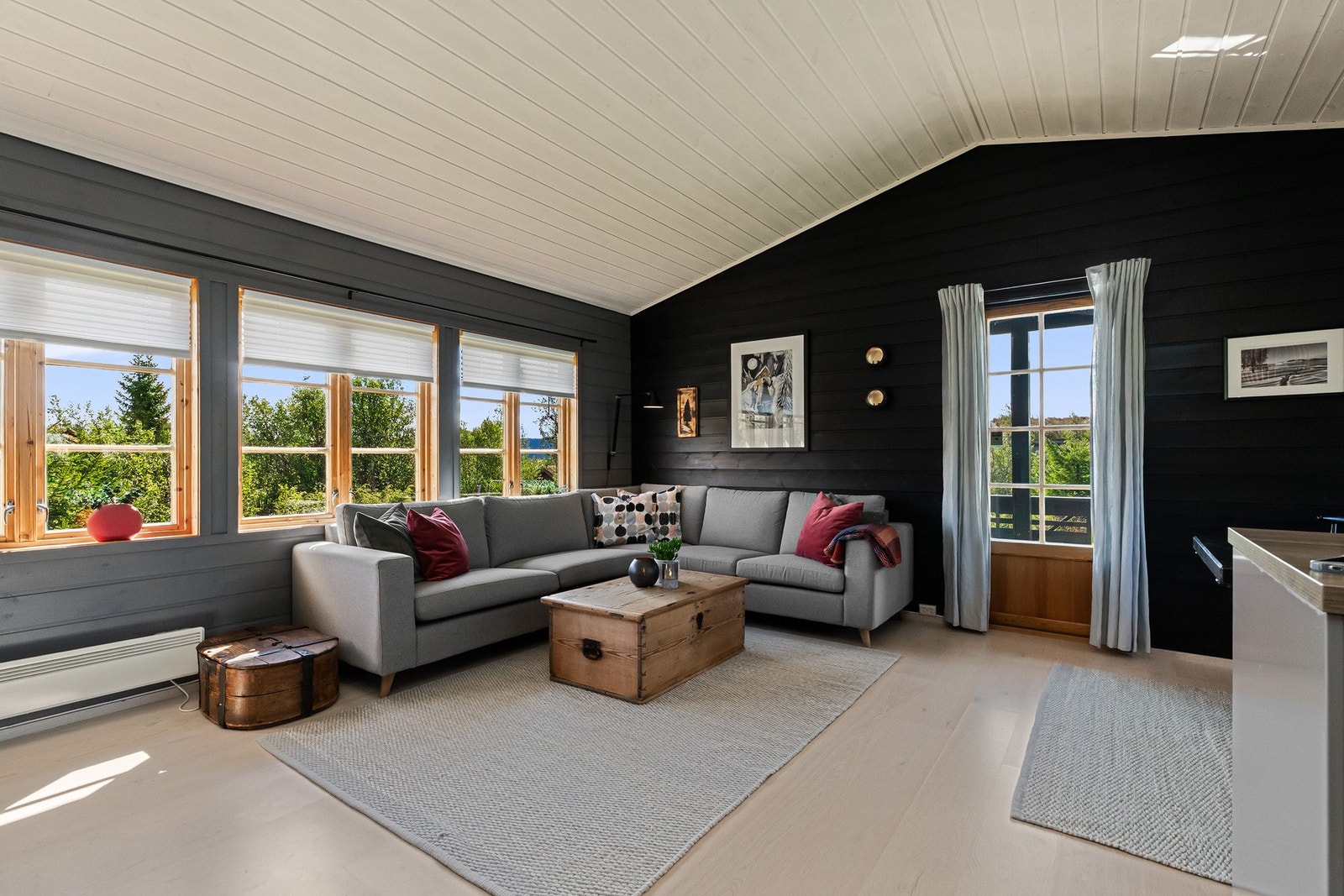 Hytta er bygd i 1989 med en del oppgraderinger opp gjennom årene som blant annet Galleribilde