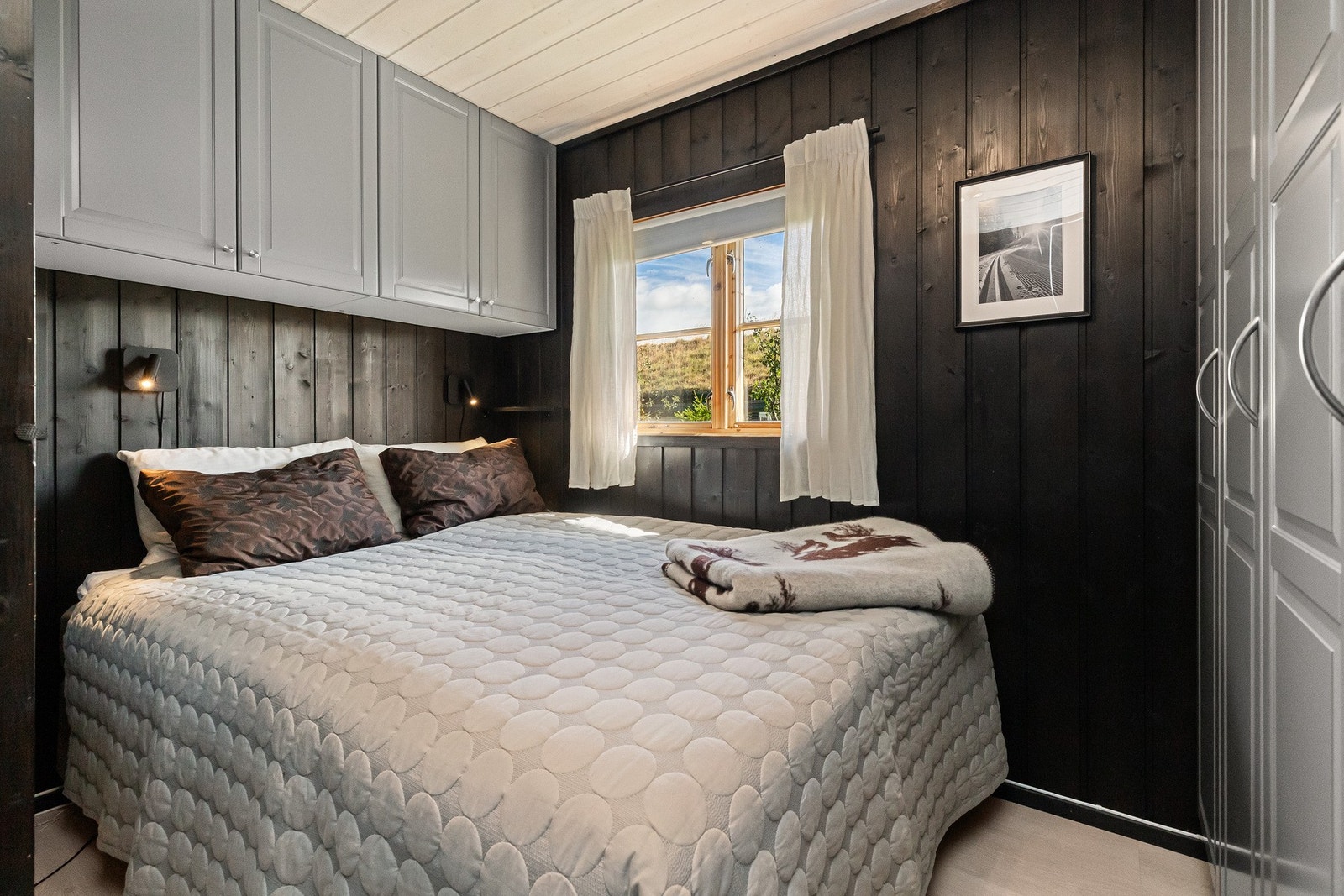 Hytta har tre gode soverom Galleribilde