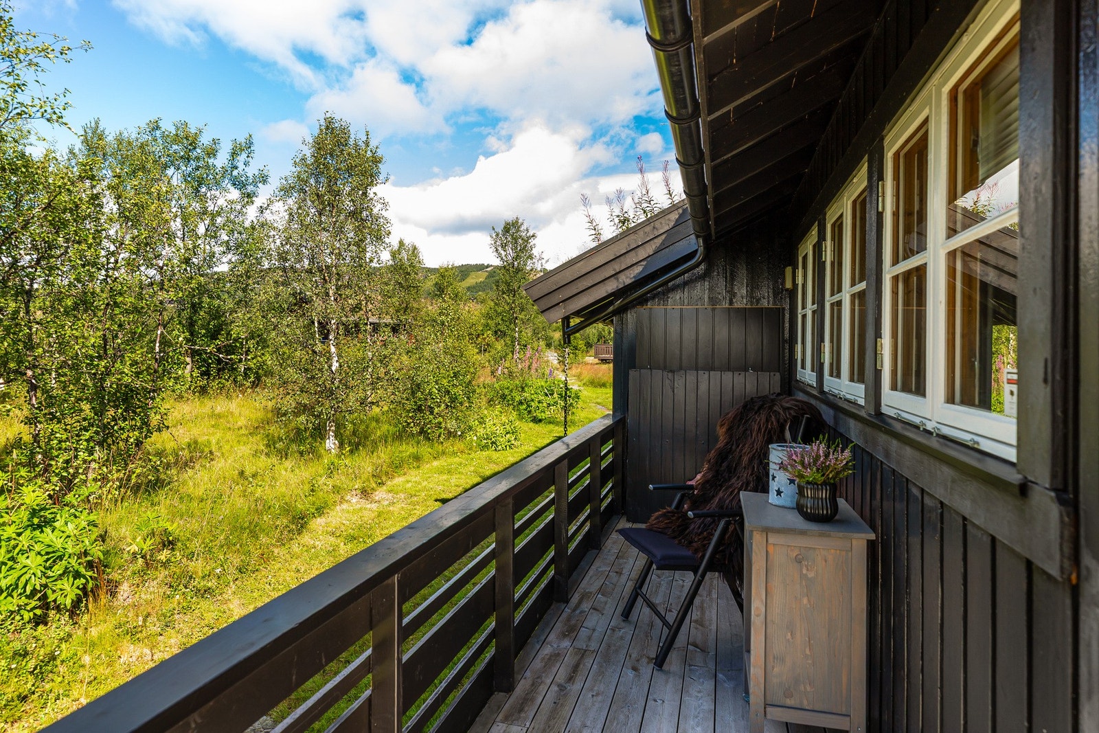 Her er det pgså plass til en liten sittekrok - nyt utetiden på de fine dagene Galleribilde