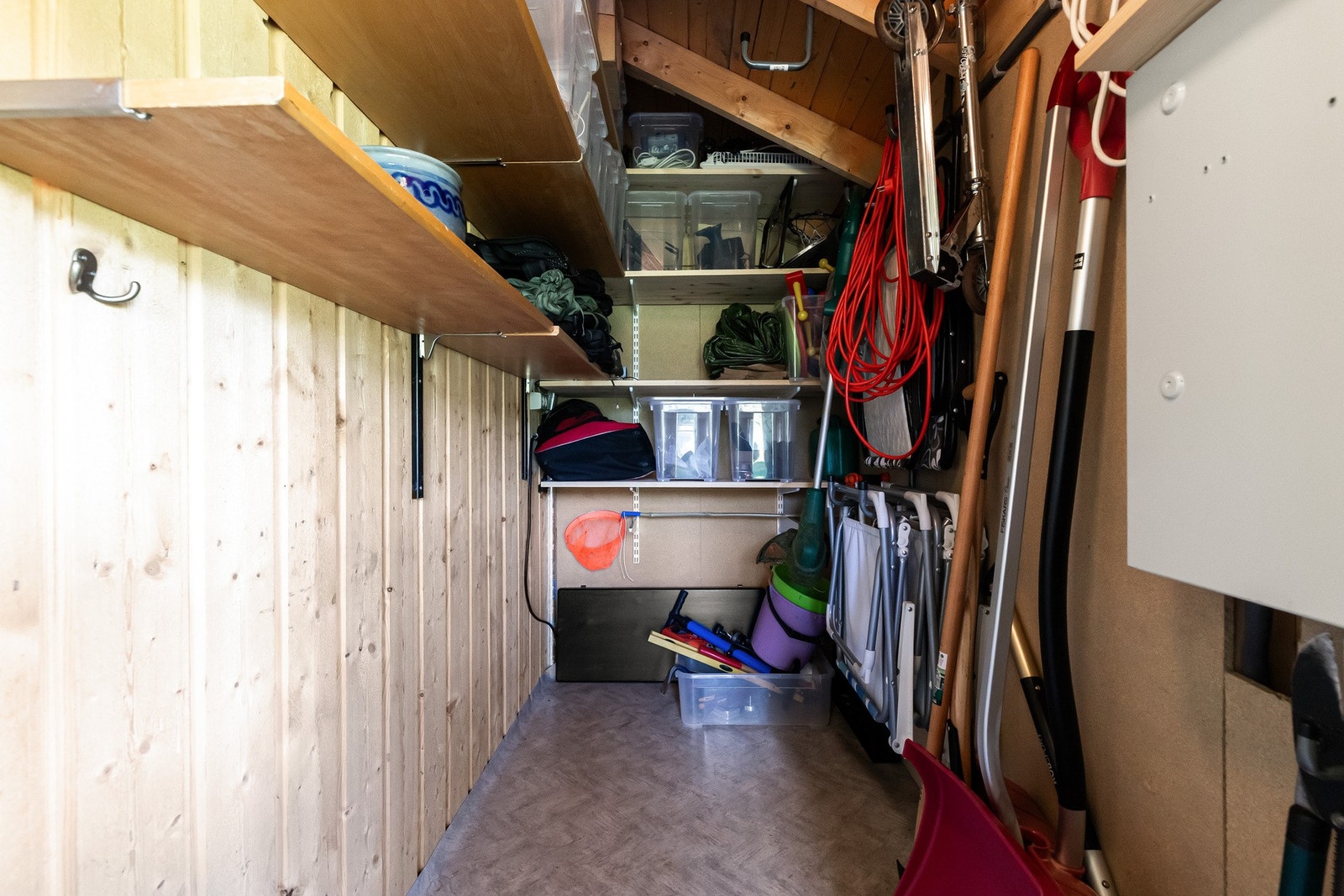 Boden har plassbygde hyller Galleribilde