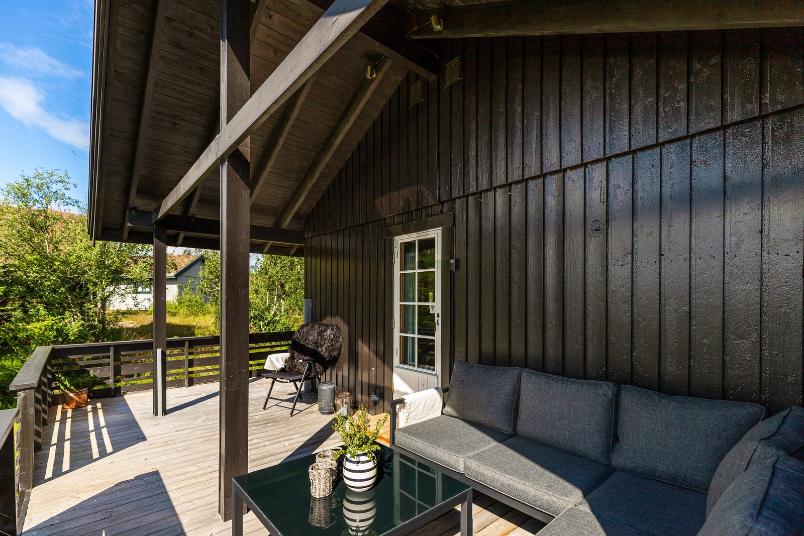 Plass til sittegrupper og andre utemøbler Galleribilde