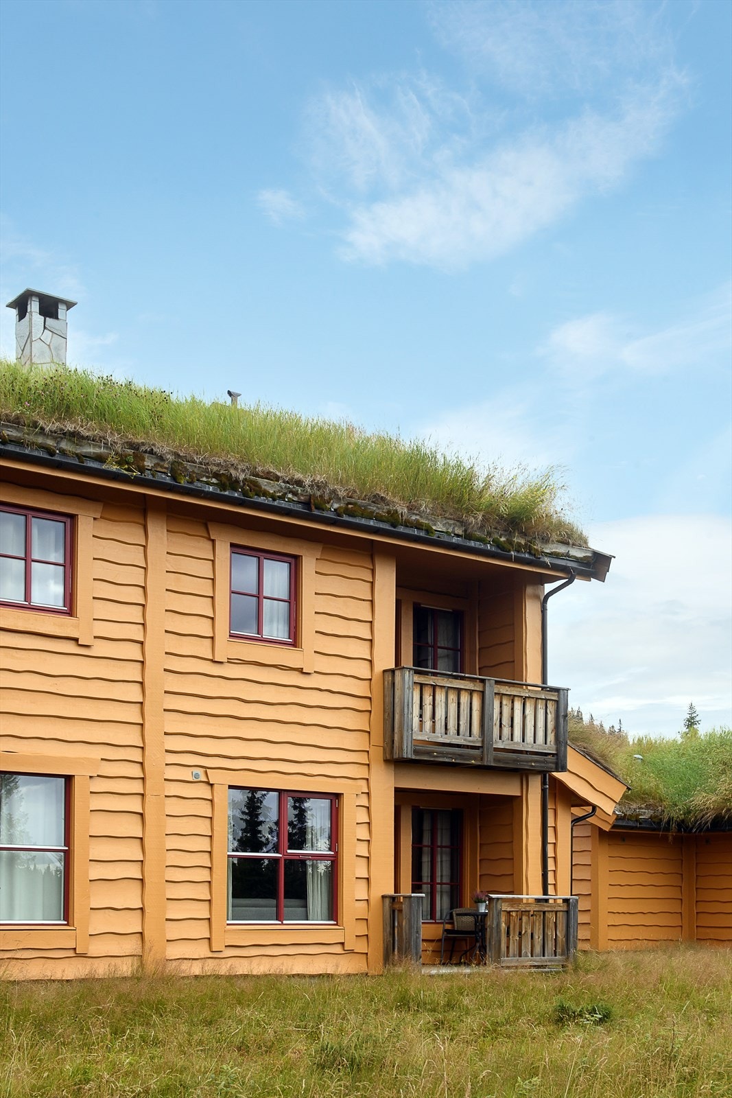 Balkong for avslapning i sola, i fred og ro. Galleribilde