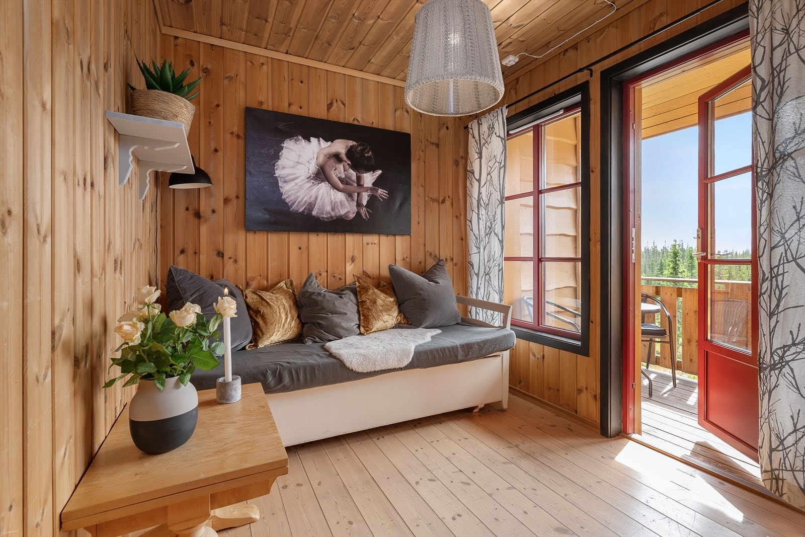 Hyggelig og lun kosekrok med direkte utgang til balkong. Dette kan fungere fint som ekstra soveplass når en har gjester. Galleribilde