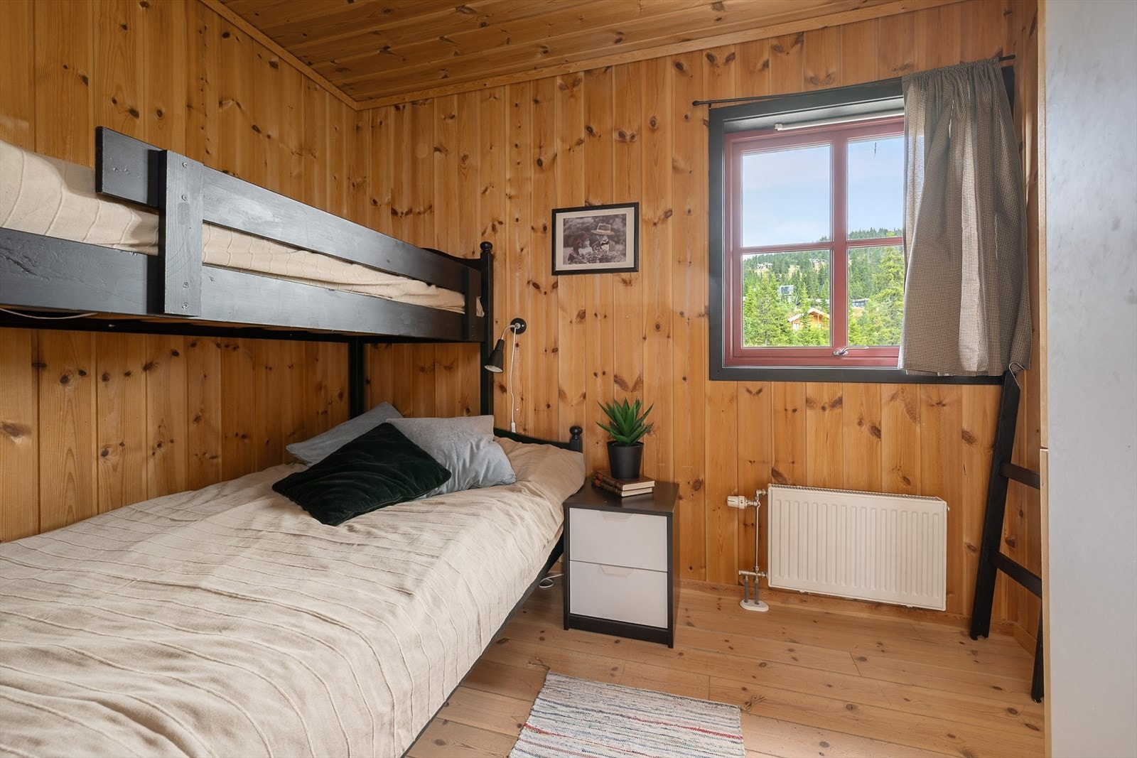 Soverom 2 innredet med familiekøye. Galleribilde