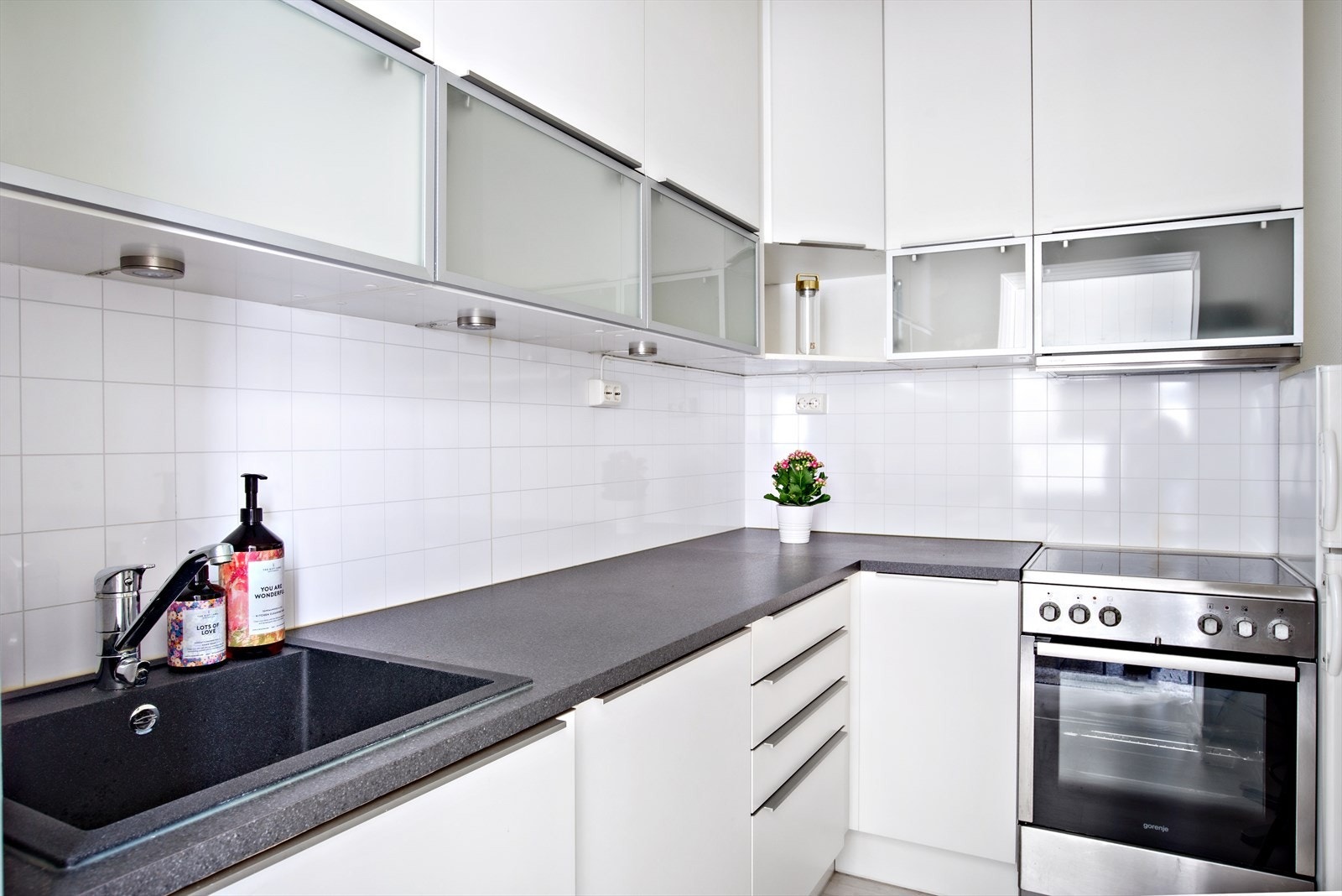 Det er også mye skap- og benkeplass Galleribilde