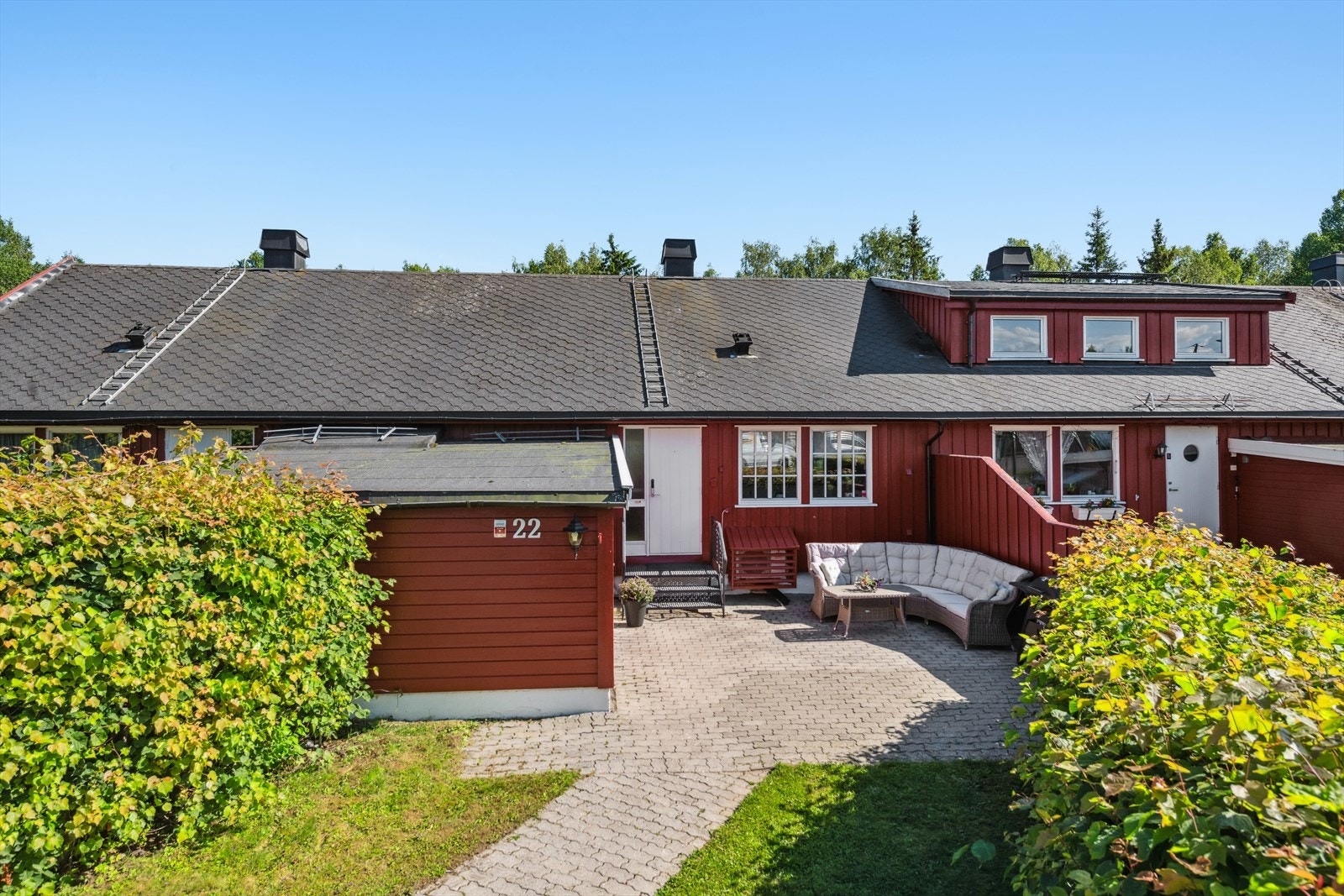 Falkevegen 22 er et innholdsrikt rekkehus fordelt over 2 plan. Galleribilde