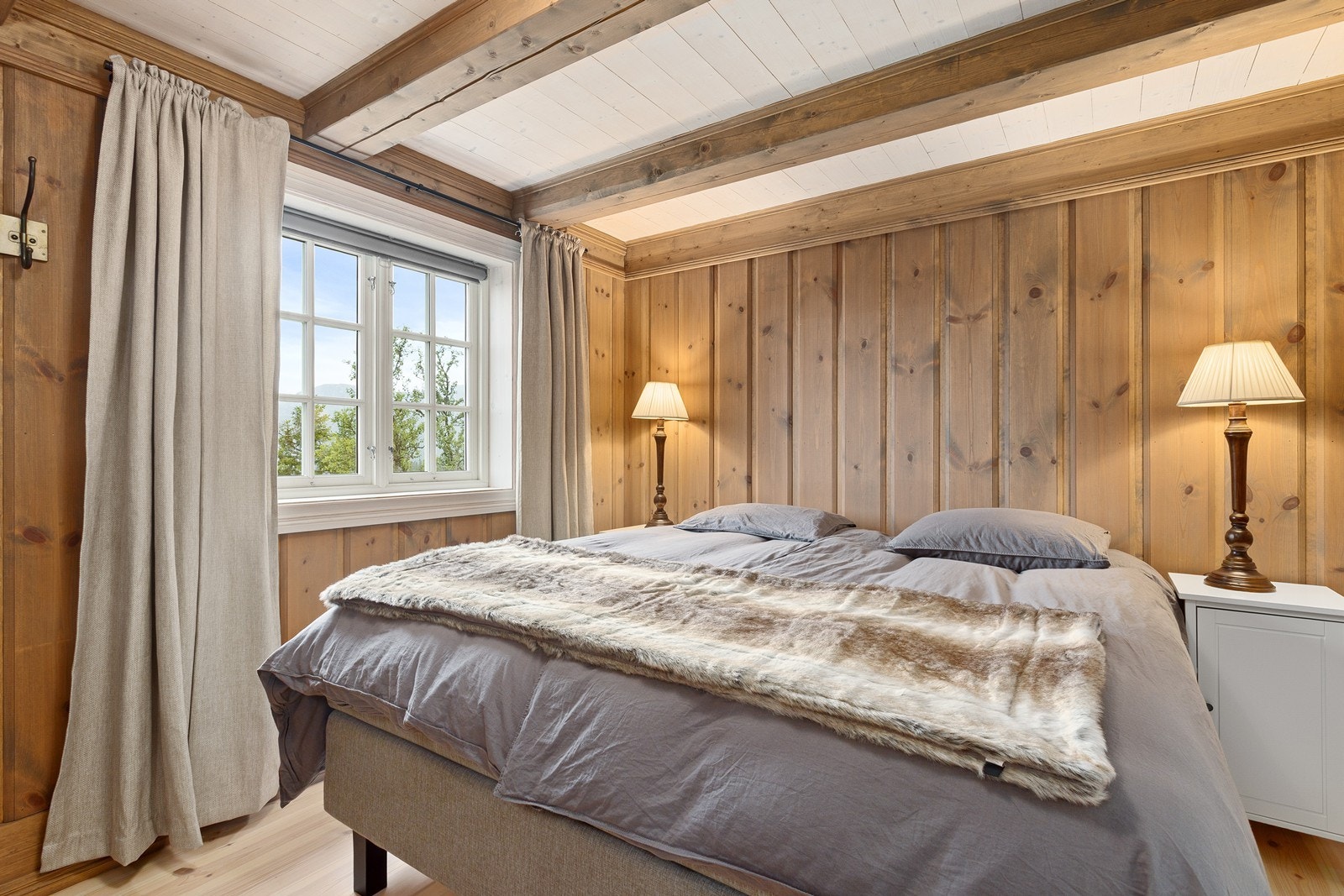 Soverom 2 - Rommene er av god størrelse og med en lun stemning. Galleribilde