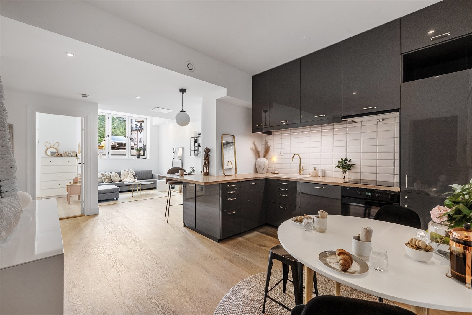 Vidar Krogsæter v/DNB Eiendom ønsker velkommen til en påkostet og særegen selveierleilighet midt på beste Torshov! Galleribilde