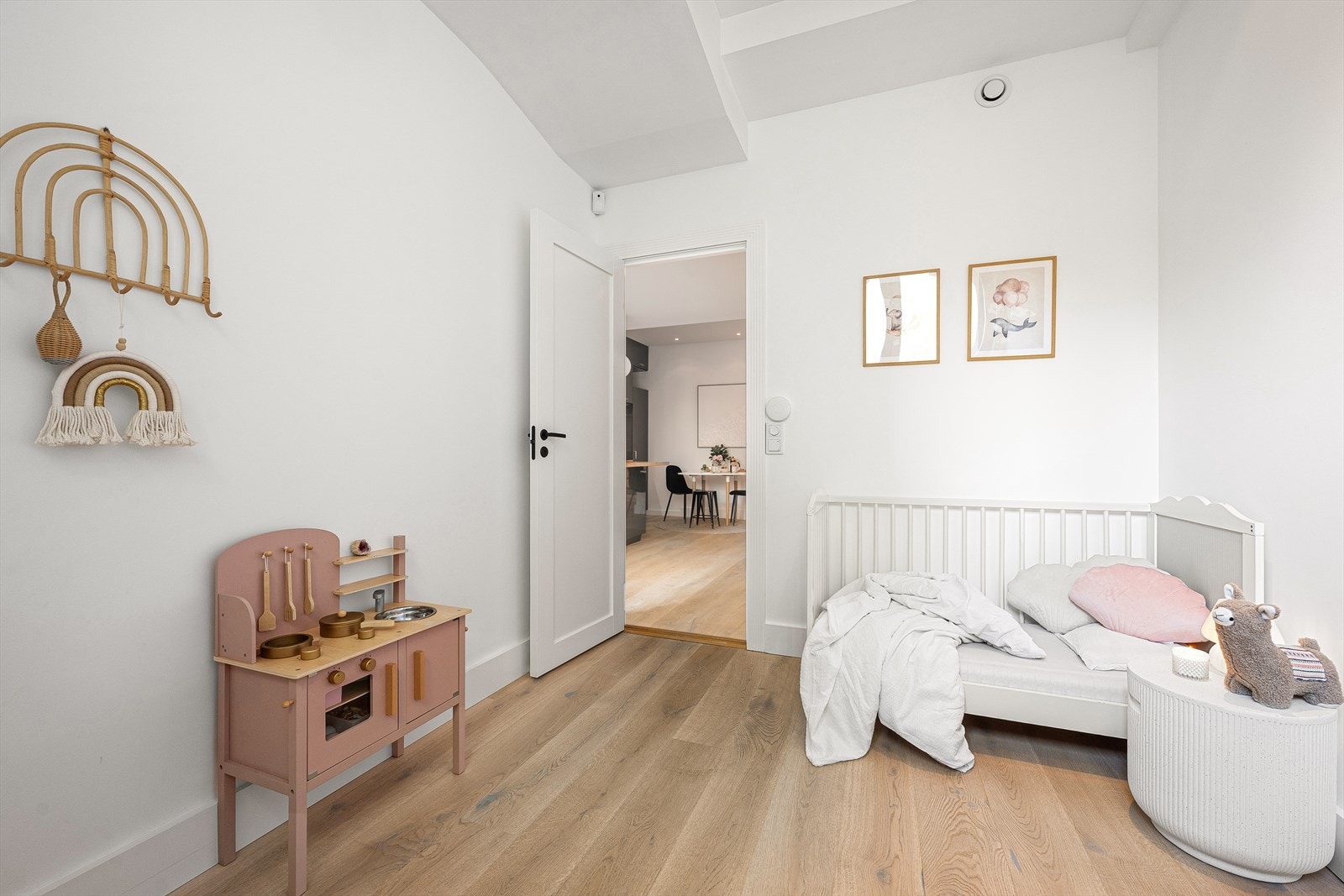 Værelset kan enkelt møbleres etter eget ønske og er i dag innredet som et barne-/gjesteværelse Galleribilde