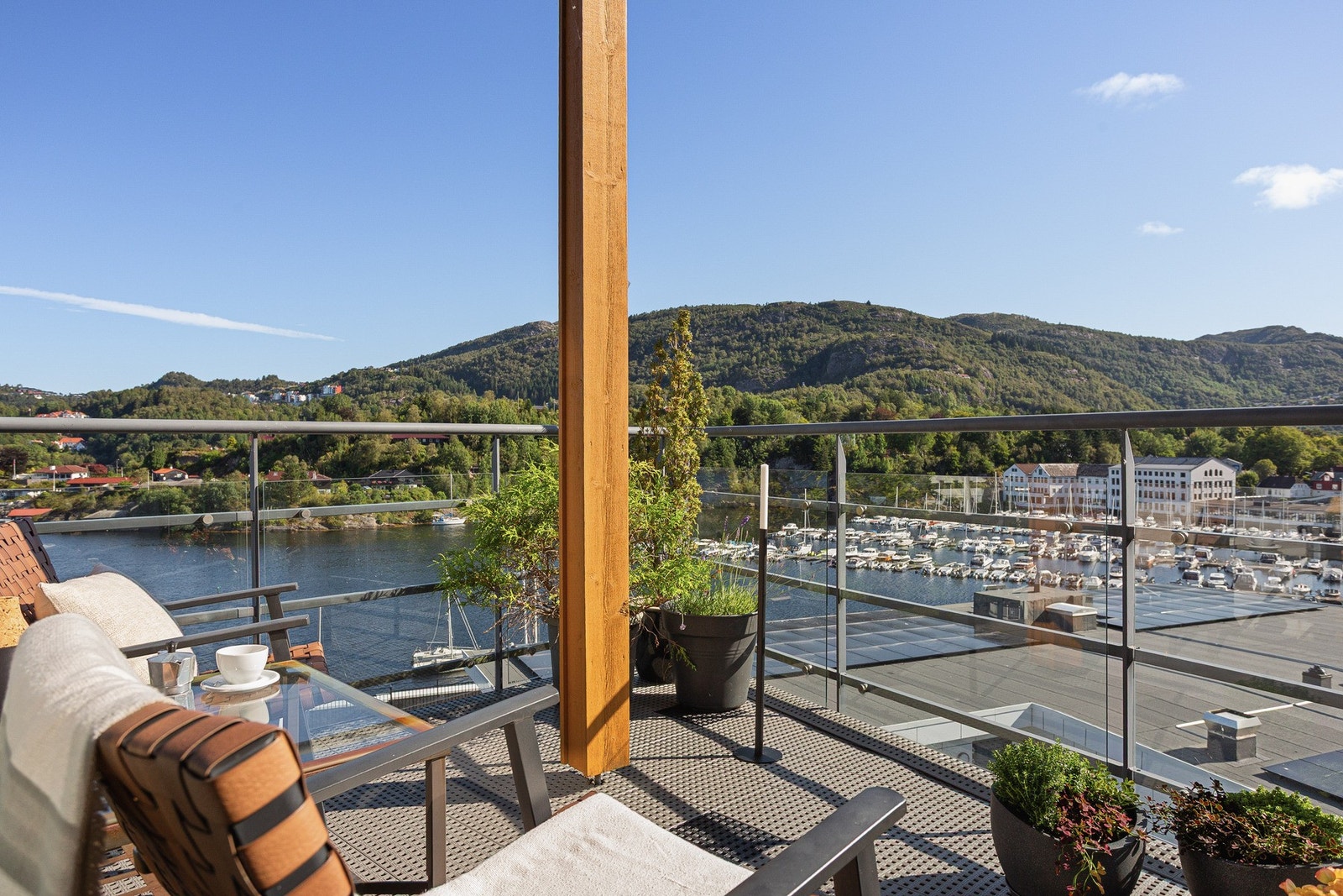 Velkommen til Eidsvågveien 103 presentert av Simon Aasen! Galleribilde