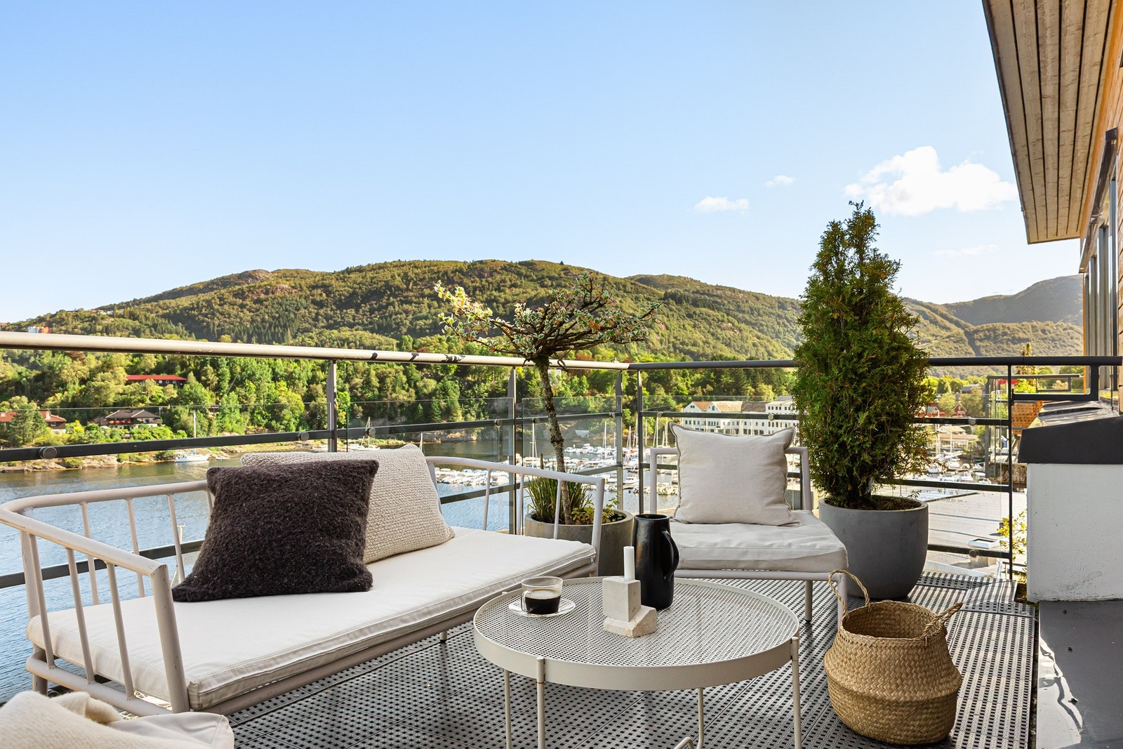 Den andre balkongen har god plass til å innrede med sittegrupper. Galleribilde