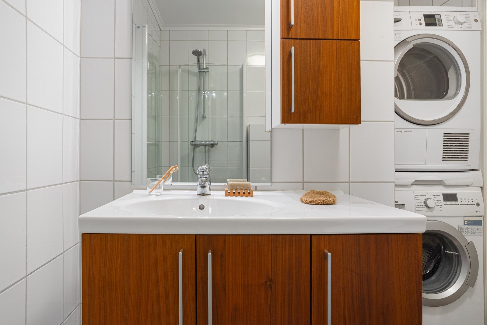 Det andre badet er også helfliset med varmekabler i gulv. Galleribilde