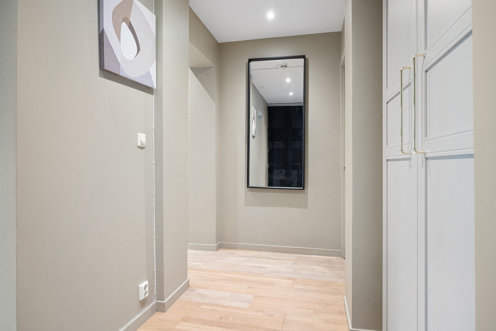 Fra gangen er det adkomst til boligens to soverom. Galleribilde