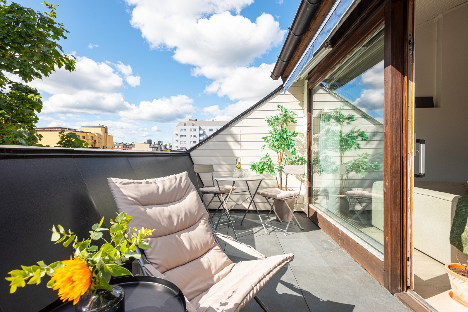 Velkommen til Vibes gate 10B - En lekker og sjarmerende toppleilighet med 7 kvm solrik privat takterrasse Galleribilde