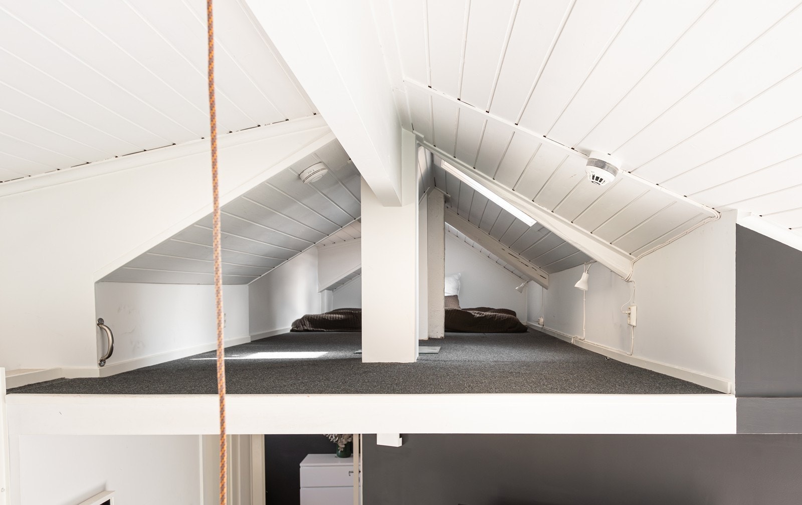 Praktisk hems som kan benyttes til ekstra lagring, eller besøkende gjester Galleribilde