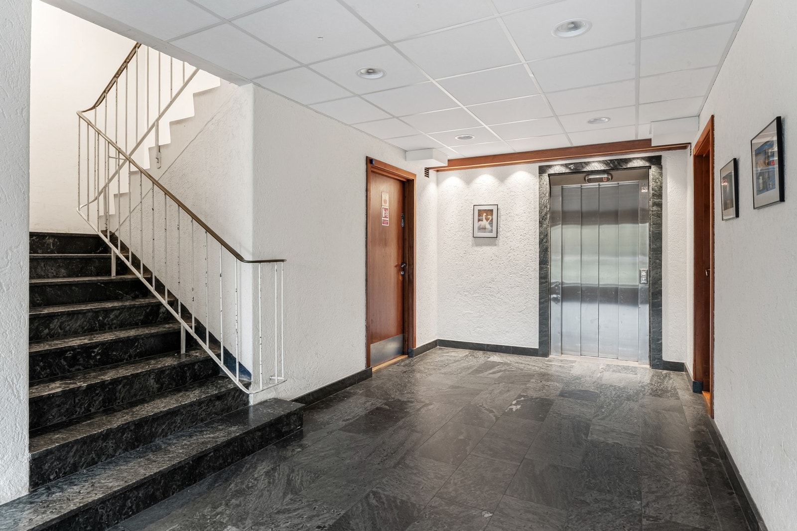 Herfra er det heisadkomst opp til alle leilighetsplan. Galleribilde
