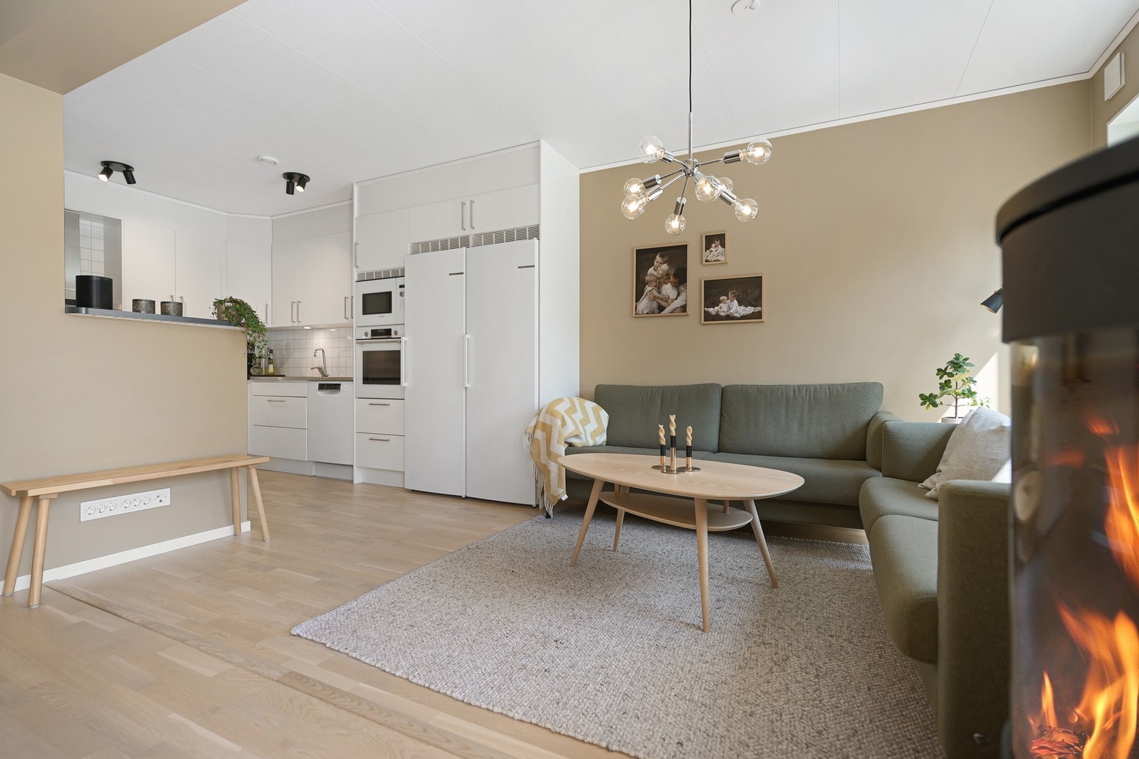 Boligen har åpen kjøkken/stue løsning. Galleribilde