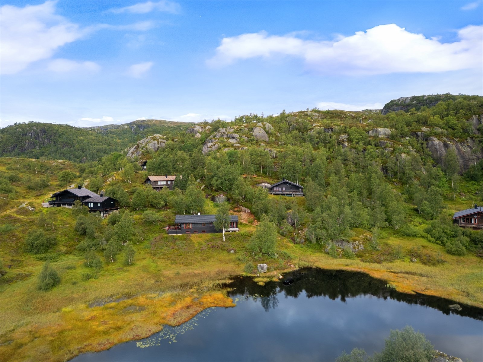 Fra hytta er det flott terreng, og godt turutgangspunkt. Det blir tråkket skiløyper blant annet i Flatstøldalen og Sirekrokløypa, men området passer også ypperlig for deg som ønsker å gå med turski og finne egne veier. Galleribilde