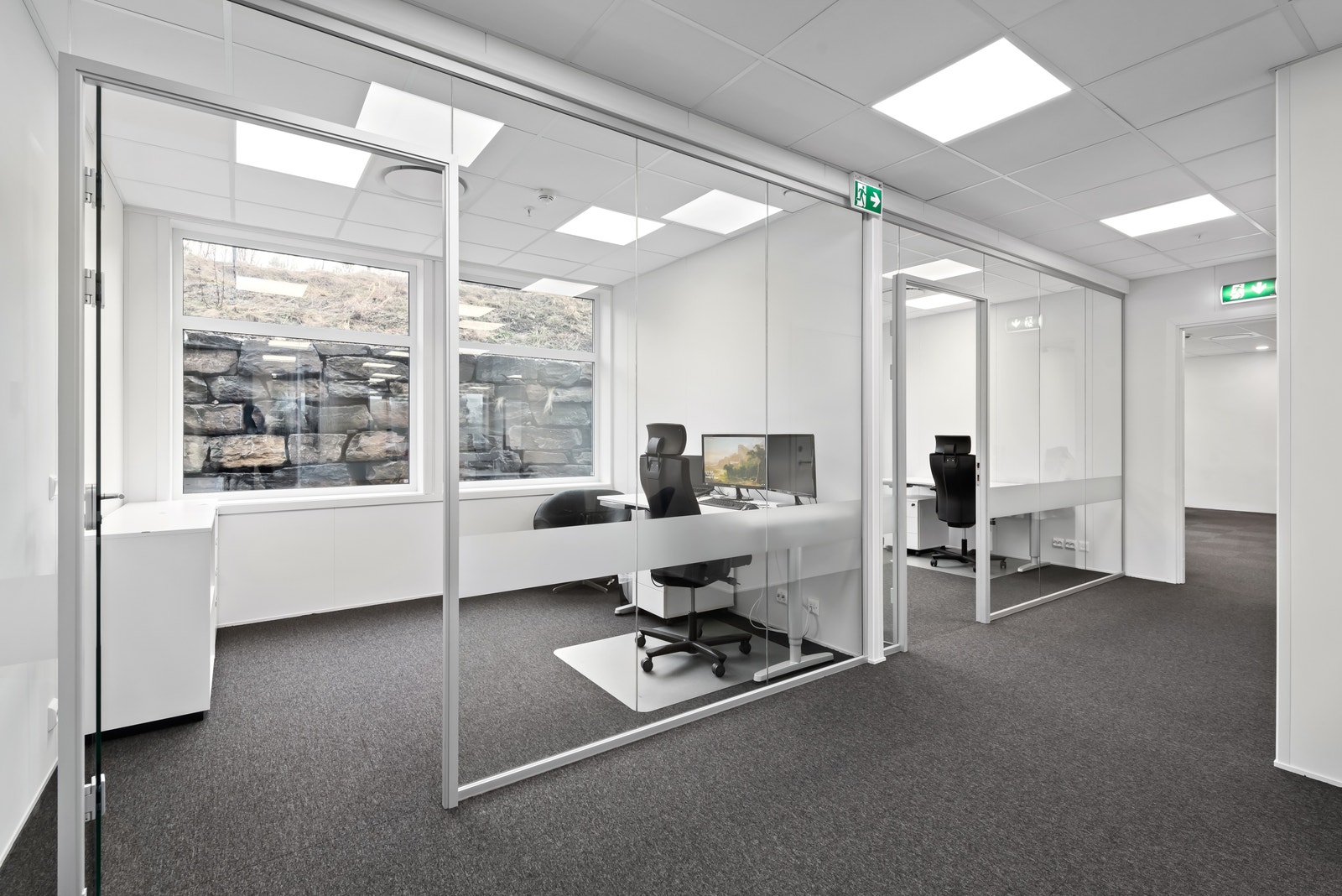 Fra hovedinngang mot rom R Galleribilde