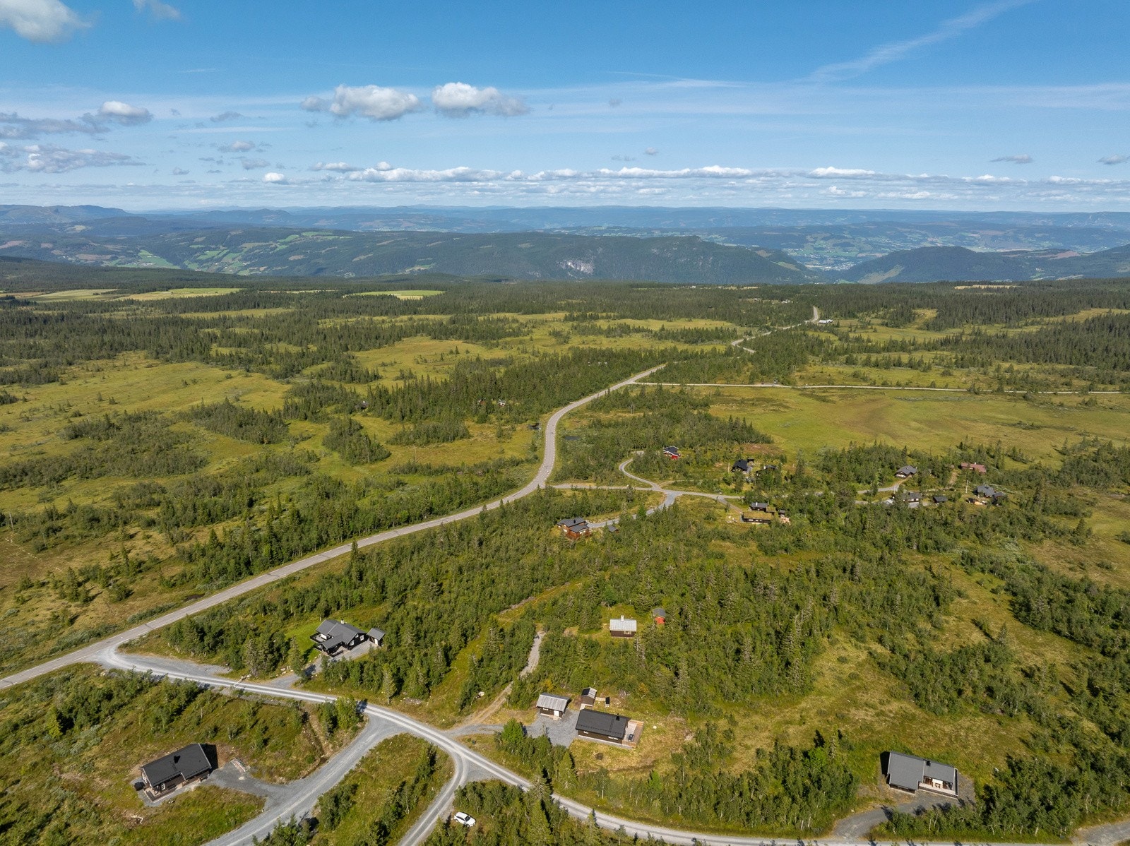 Fritidsboligen ligger strategisk plassert, med kun en 20-minutters kjøretur til Segalstad bru og 40 minutter til Lillehammer Galleribilde