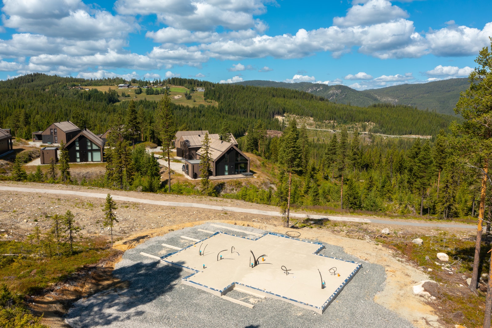 Grunnarbeidet og sålen er ferdig og støpt, så alt ligger klart til at byggingen kan starte Galleribilde