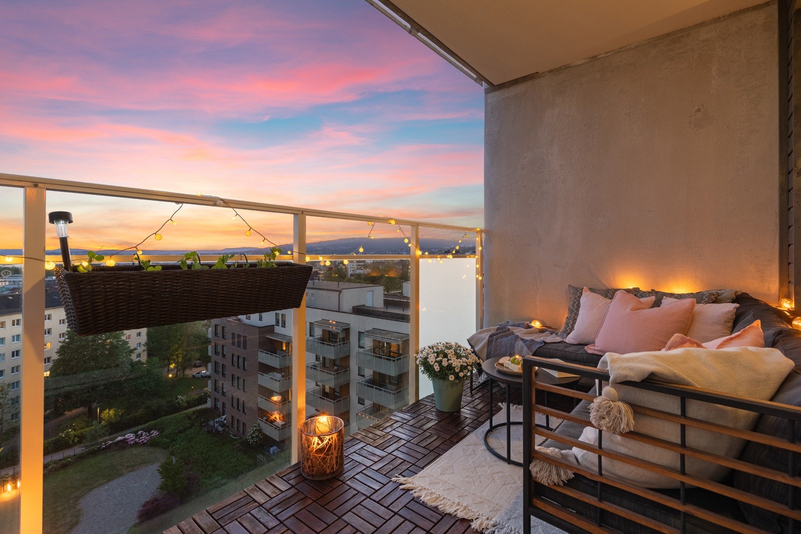 Herlig sydvestvendt balkong som byr på fantastiske sol- og utsiktsforhold! Galleribilde