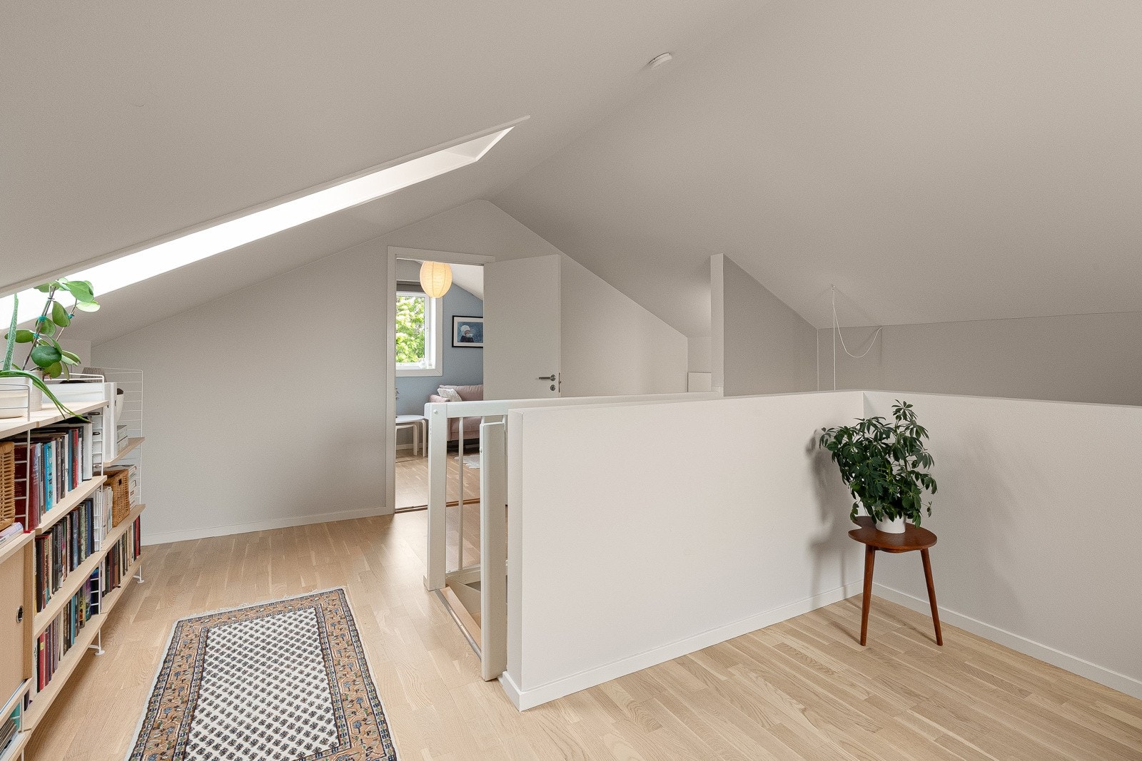 Via loftstuen finner man også boligens siste soverom. Galleribilde