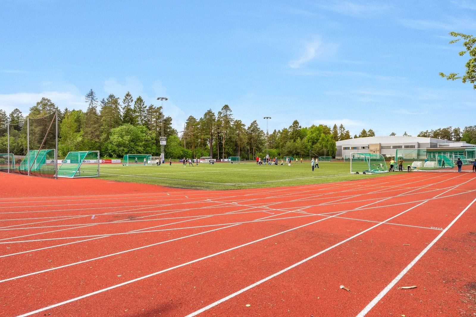 Nærområdet har et svært bredt tilbud av aktiviteter og flotte fasiliteter i tilknytning til Oppsal Arena. Galleribilde