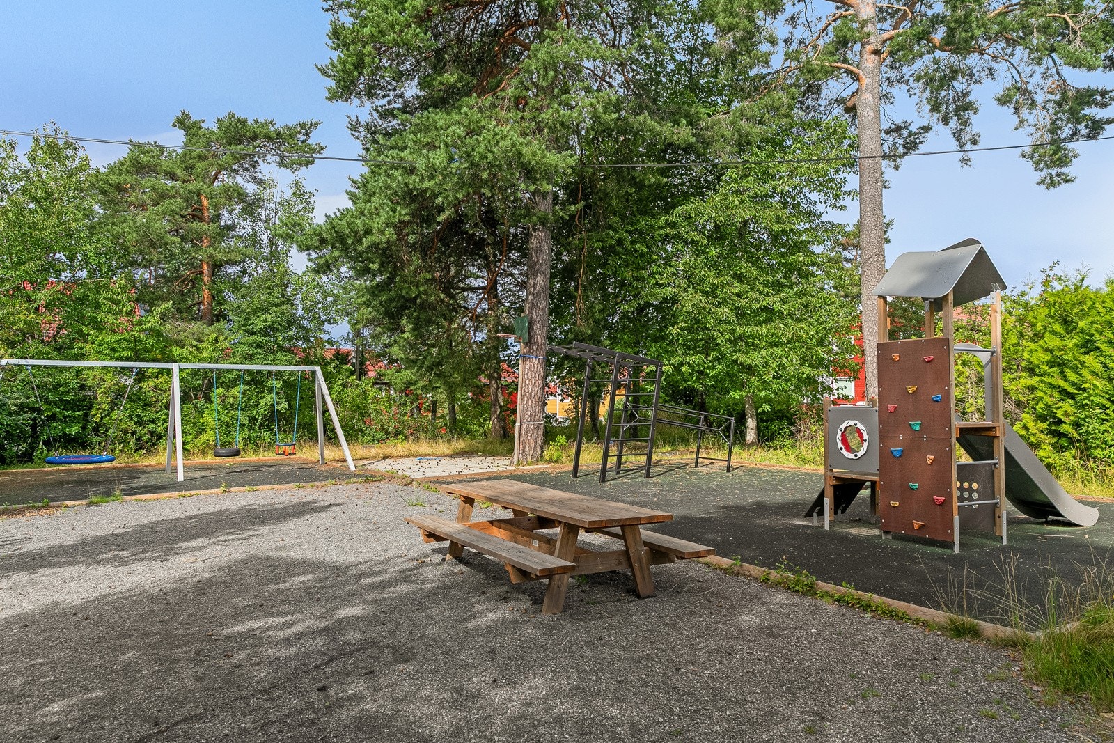 Flere lekeplasser for de små i nærområdet. Galleribilde
