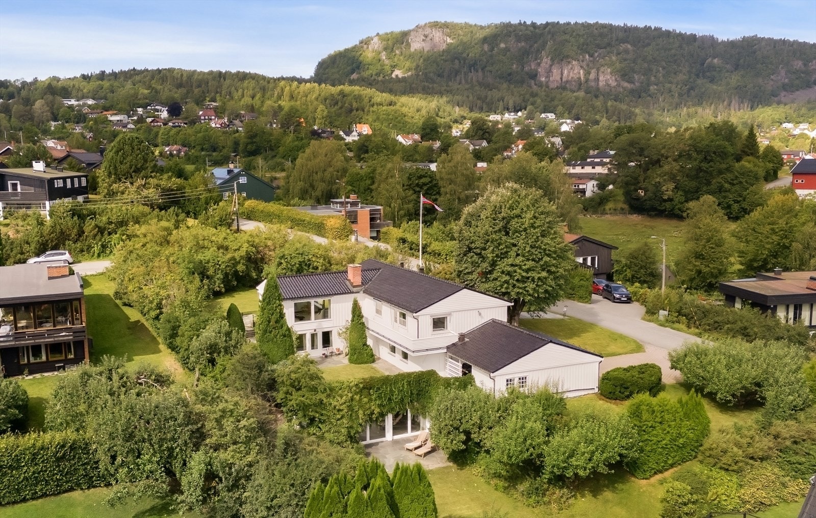 Velkommen til Brusetveien 42, presentert av Alexander Fossum i Nordvik Asker. Galleribilde