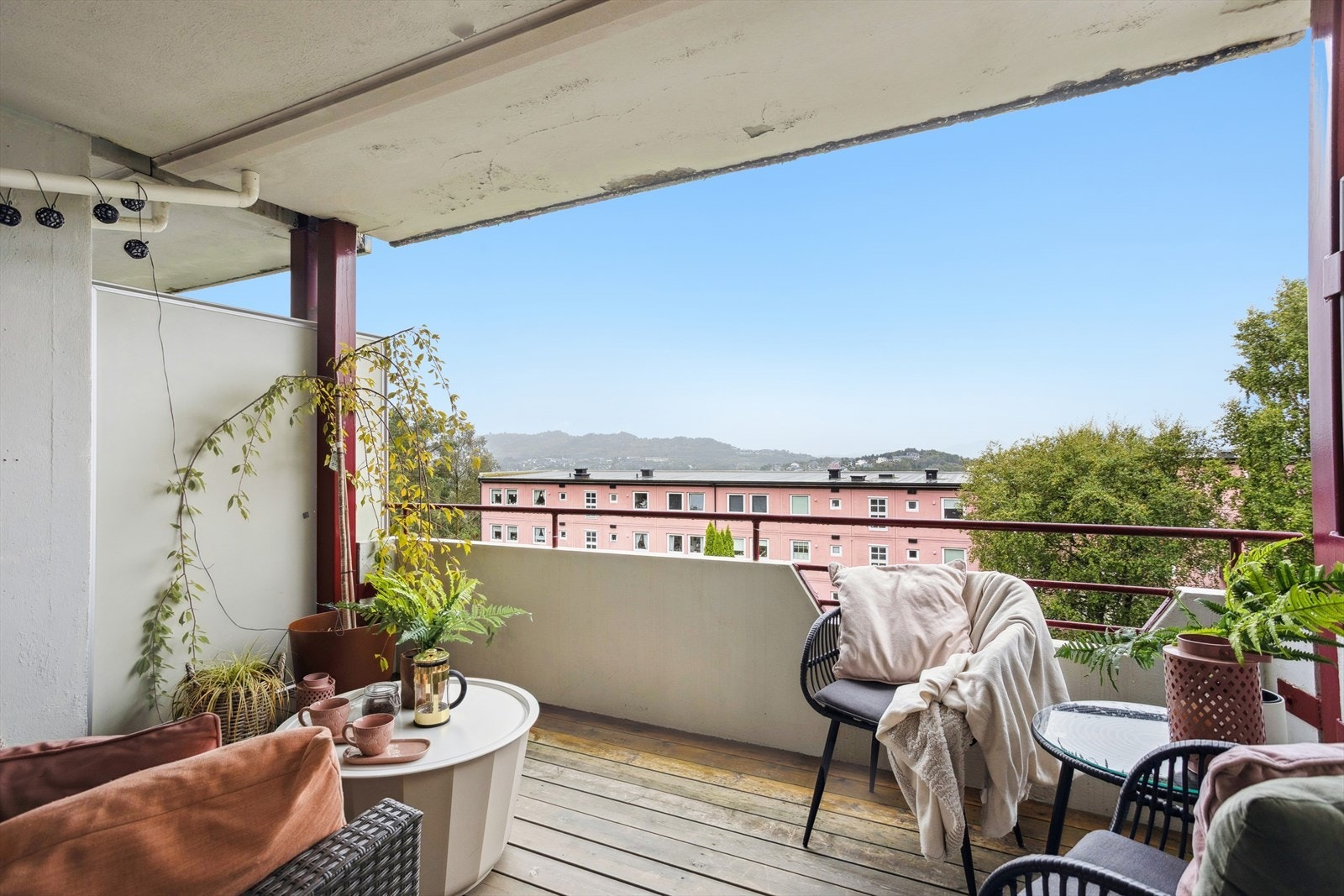 Det er utgang til balkong fra stuen. Galleribilde